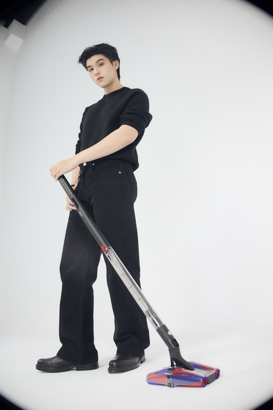 สกาย วงศ์รวี กับลุคใหม่สุดคูล พร้อมเทคโนโลยีสุดล้ำจาก Dyson เผยเบื้องหลังการร่วมงานในฐานะ Friend of Dyson