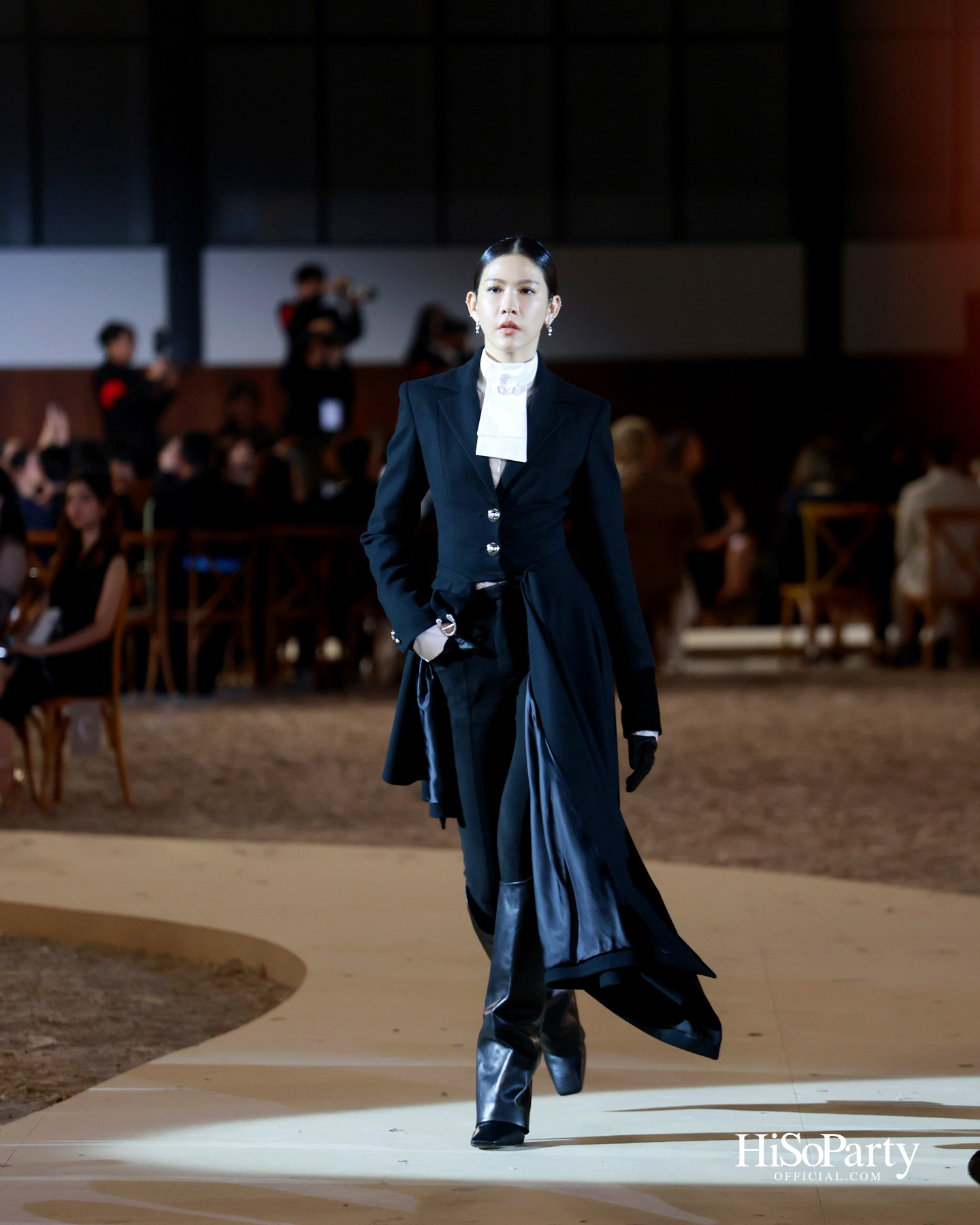 SIRIVANNAVARI จัดแสดงแฟชั่นโชว์คอลเลกชัน Autumn-Winter 2025/26 ถ่ายทอดมรดกแห่งโลกอีเควสเทรียนสู่แฟชั่นร่วมสมัย