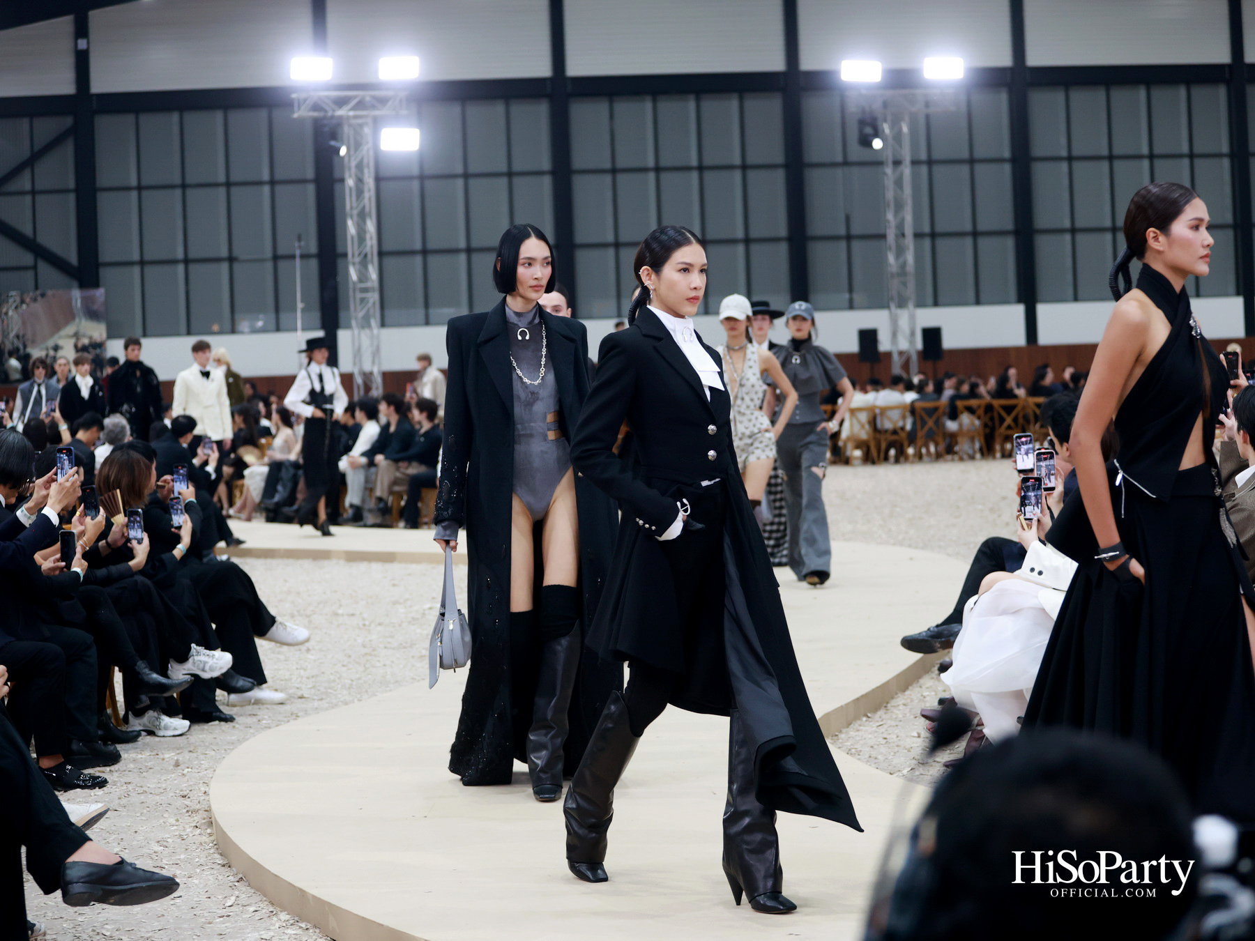 SIRIVANNAVARI จัดแสดงแฟชั่นโชว์คอลเลกชัน Autumn-Winter 2025/26 ถ่ายทอดมรดกแห่งโลกอีเควสเทรียนสู่แฟชั่นร่วมสมัย