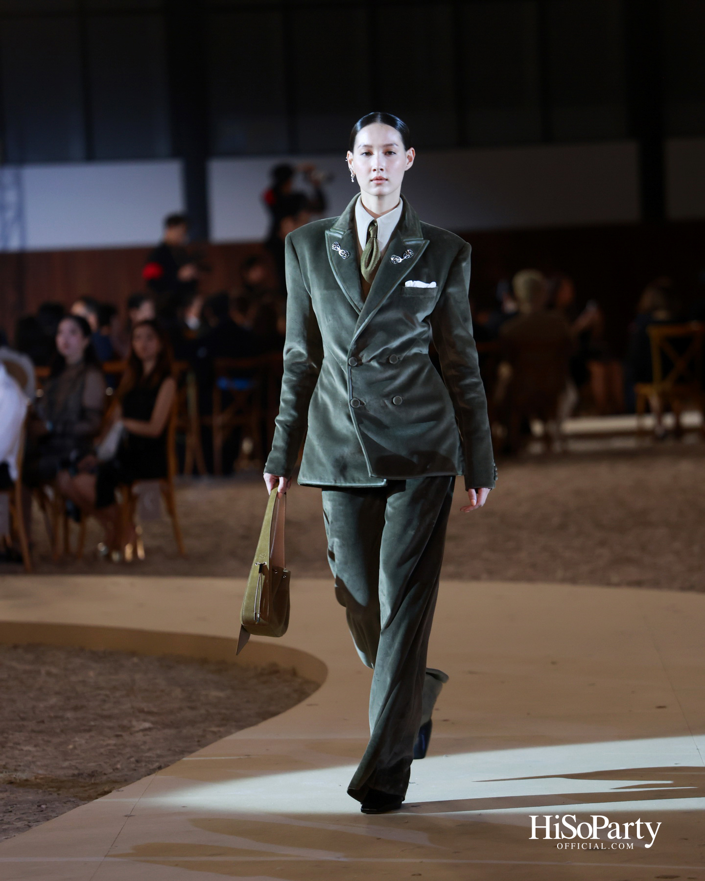 SIRIVANNAVARI จัดแสดงแฟชั่นโชว์คอลเลกชัน Autumn-Winter 2025/26 ถ่ายทอดมรดกแห่งโลกอีเควสเทรียนสู่แฟชั่นร่วมสมัย