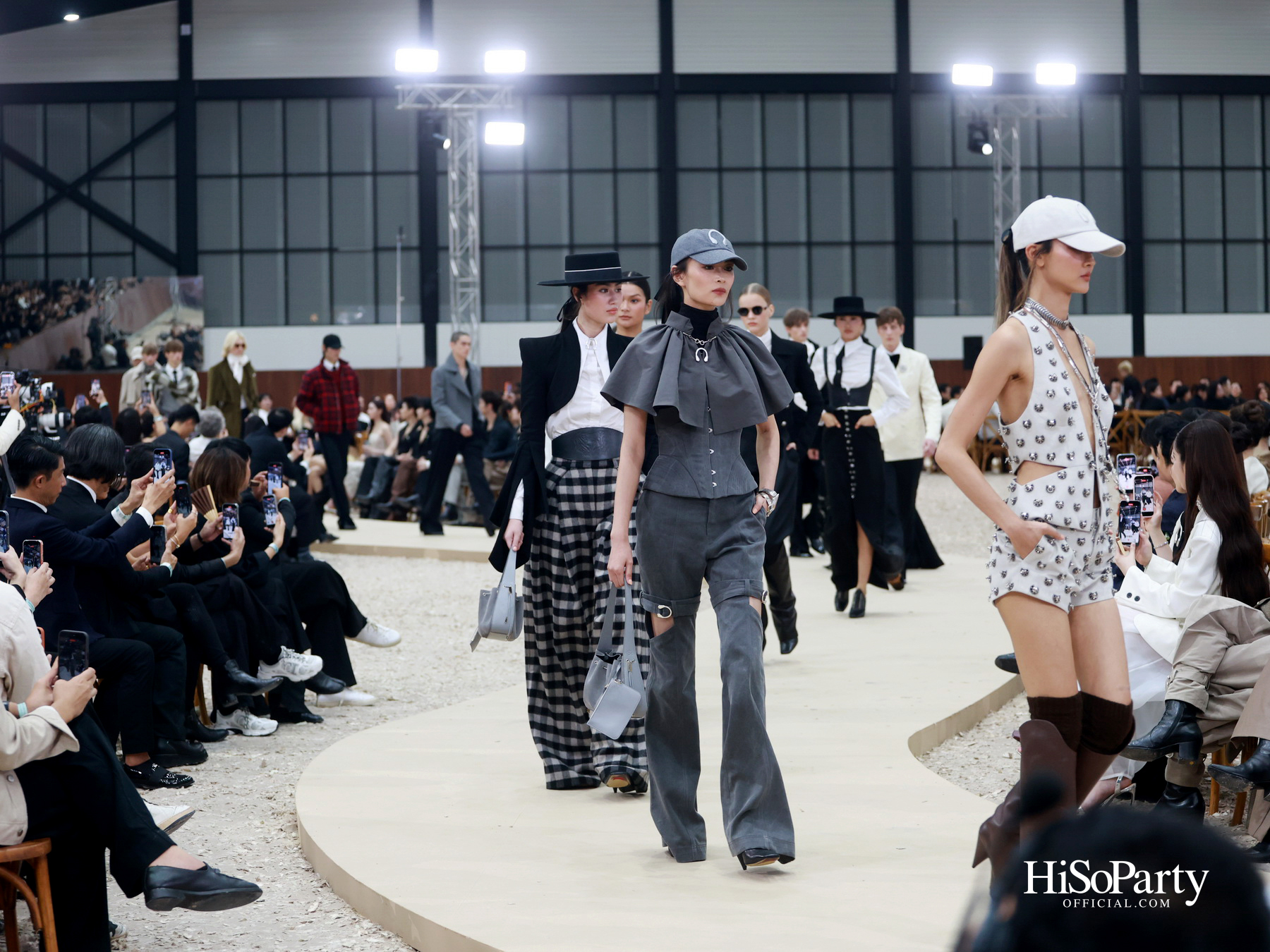 SIRIVANNAVARI จัดแสดงแฟชั่นโชว์คอลเลกชัน Autumn-Winter 2025/26 ถ่ายทอดมรดกแห่งโลกอีเควสเทรียนสู่แฟชั่นร่วมสมัย