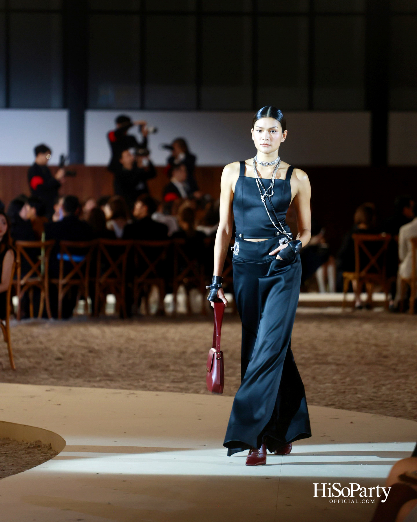 SIRIVANNAVARI จัดแสดงแฟชั่นโชว์คอลเลกชัน Autumn-Winter 2025/26 ถ่ายทอดมรดกแห่งโลกอีเควสเทรียนสู่แฟชั่นร่วมสมัย