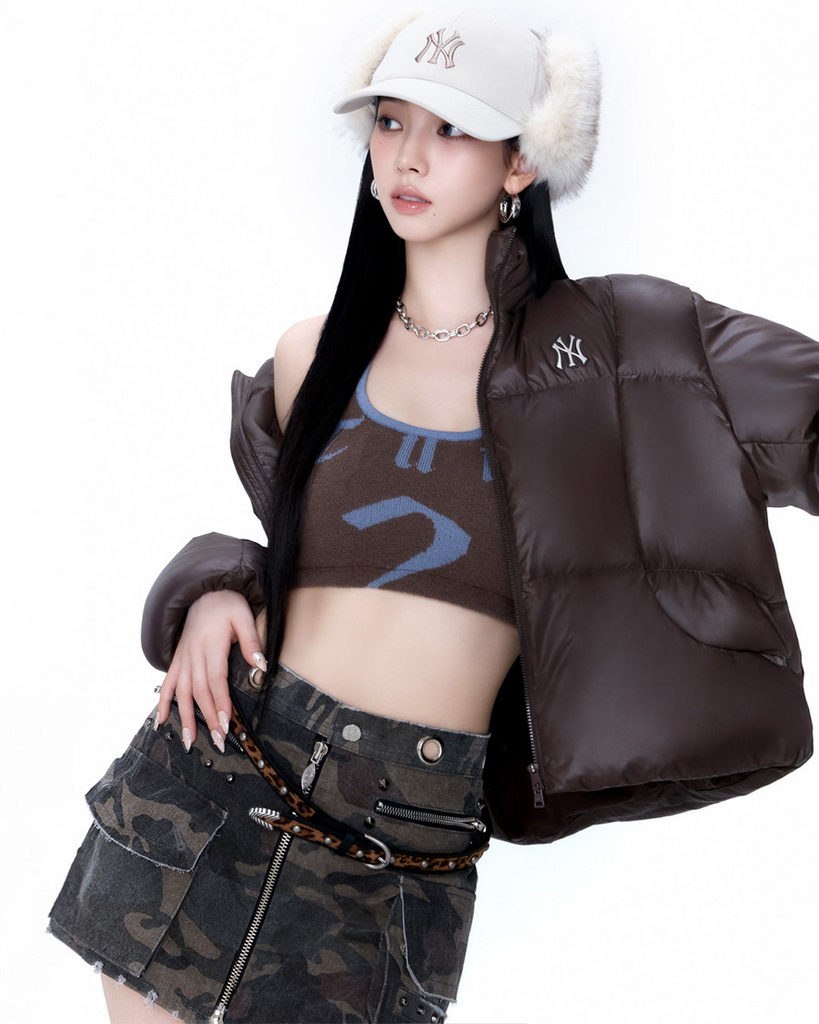 MLB เปิดตัวแคมเปญรับลมหนาวกับ KARINA นำเสนอ MLB Curve Down Jacket แจ็กเก็ตขนเป็ดทรงโค้งสไตล์ Hip-feminine
