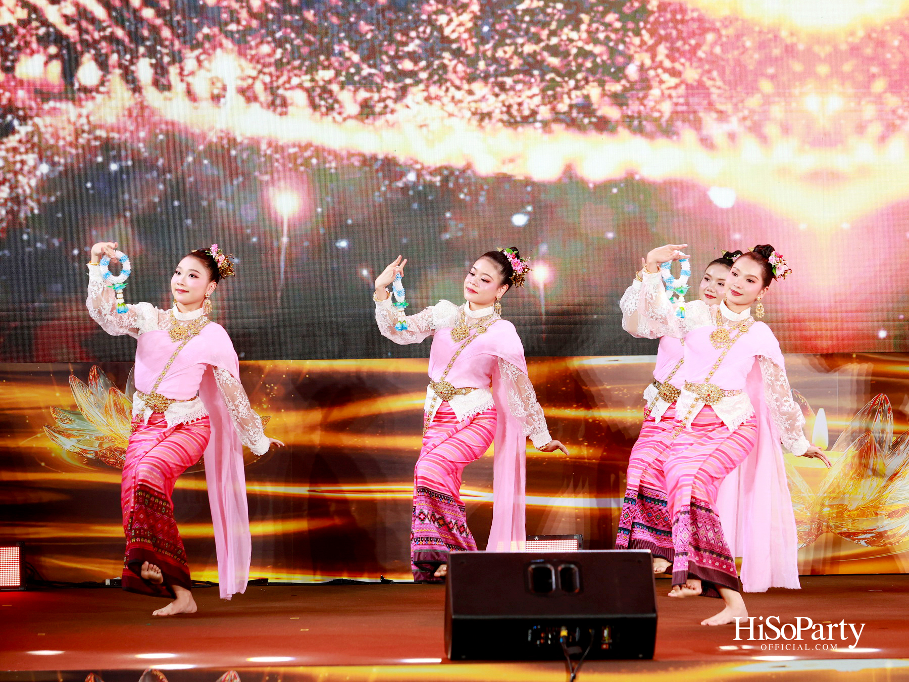 ไอคอนสยามจัดงาน ‘ICONSIAM THAICONIC LOY KRATHONG 2025’ ร้อยใจไทยรักษ์เจ้าพระยา น้อมรำลึกในพระมหากรุณาธิคุณสมเด็จพระพันปีหลวง