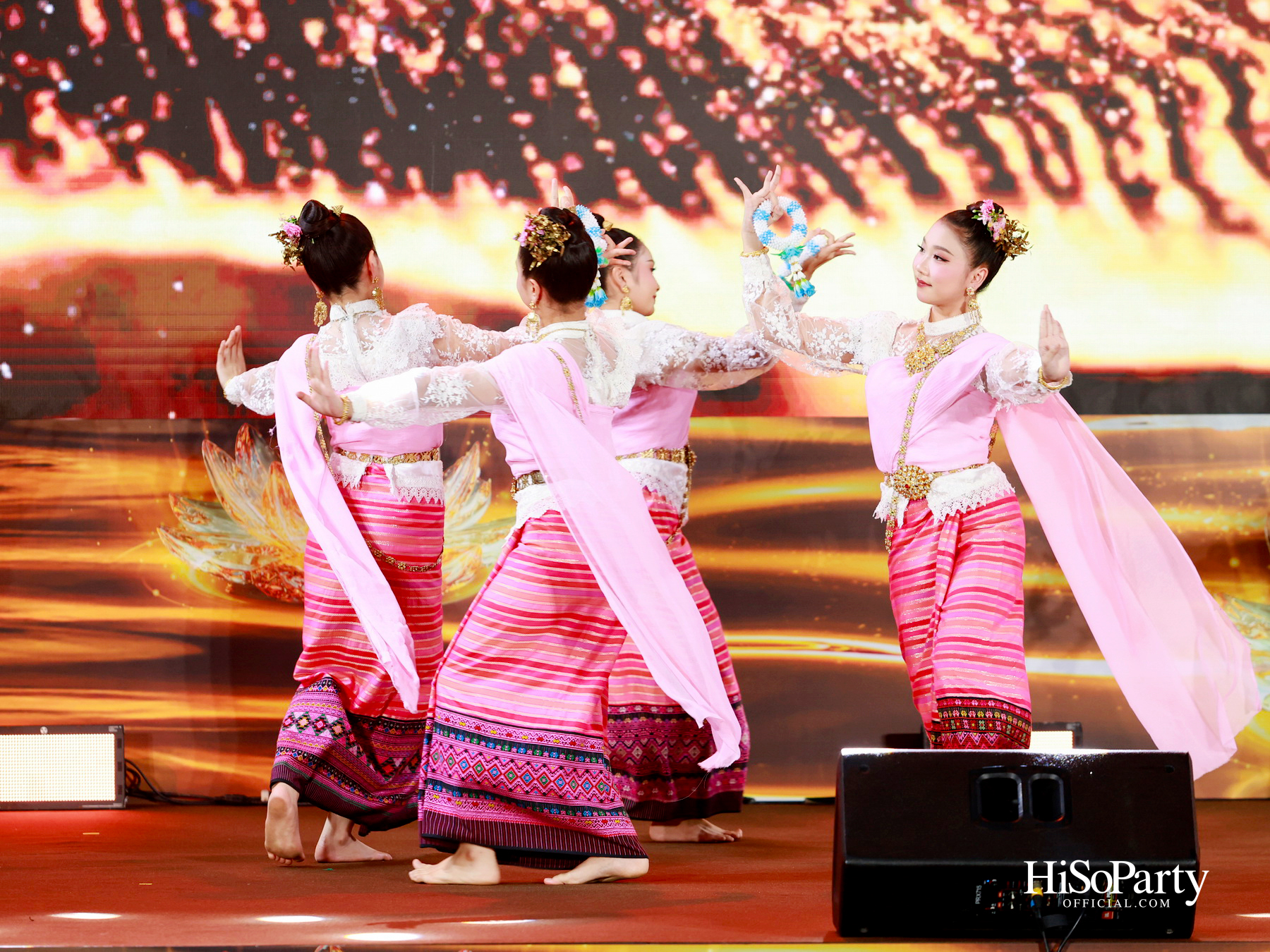 ไอคอนสยามจัดงาน ‘ICONSIAM THAICONIC LOY KRATHONG 2025’ ร้อยใจไทยรักษ์เจ้าพระยา น้อมรำลึกในพระมหากรุณาธิคุณสมเด็จพระพันปีหลวง