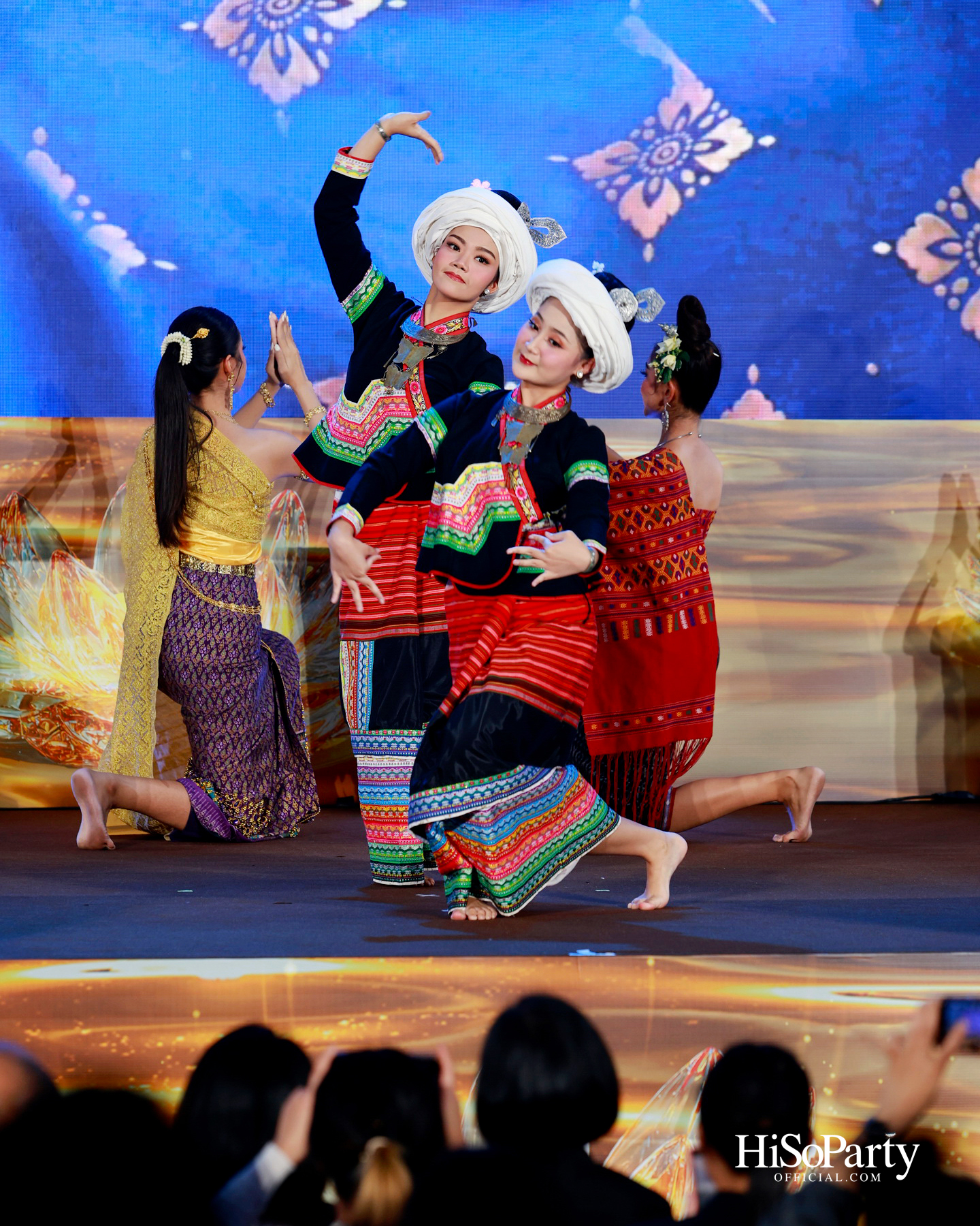 ไอคอนสยามจัดงาน ‘ICONSIAM THAICONIC LOY KRATHONG 2025’ ร้อยใจไทยรักษ์เจ้าพระยา น้อมรำลึกในพระมหากรุณาธิคุณสมเด็จพระพันปีหลวง