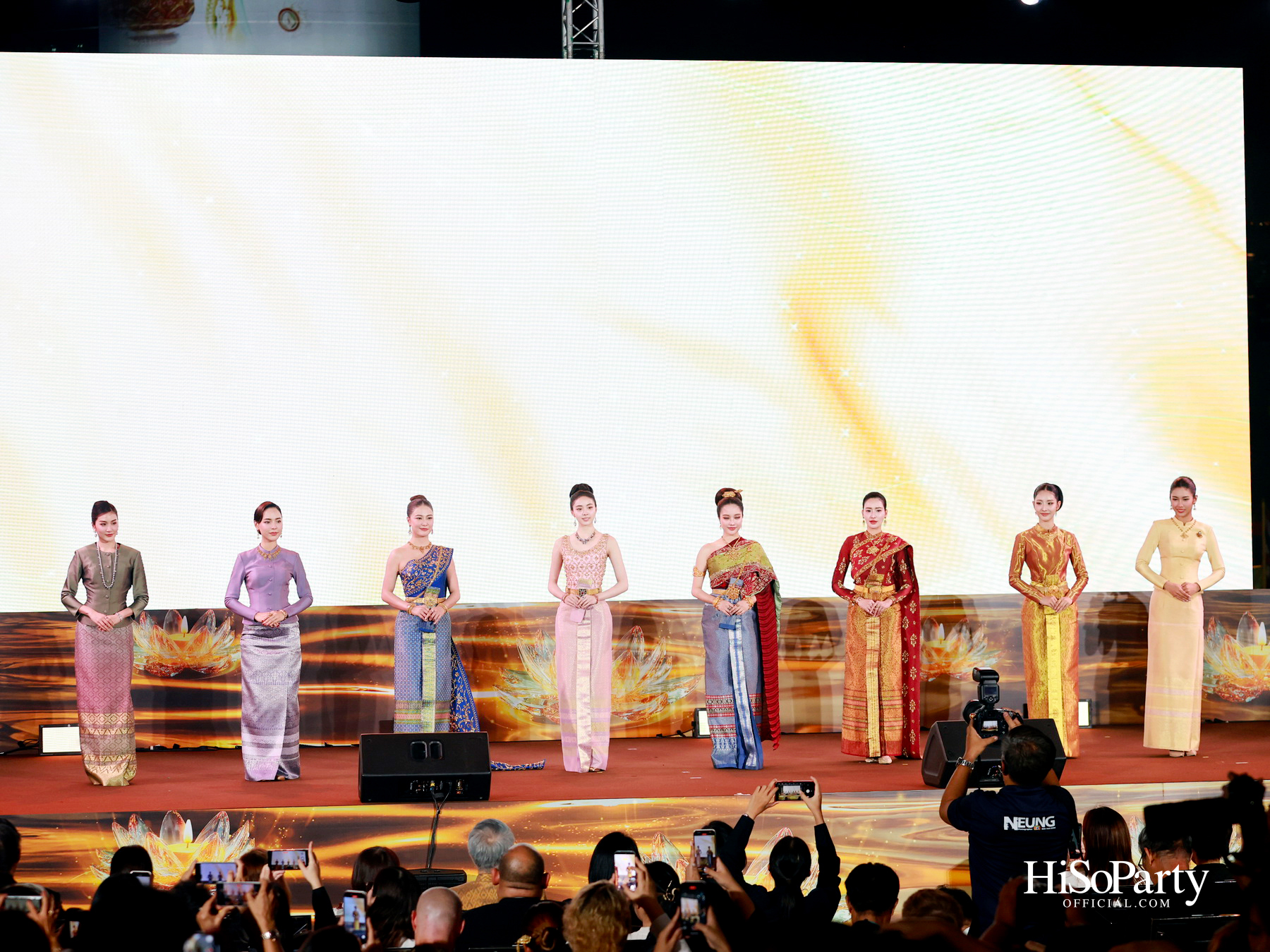 ไอคอนสยามจัดงาน ‘ICONSIAM THAICONIC LOY KRATHONG 2025’ ร้อยใจไทยรักษ์เจ้าพระยา น้อมรำลึกในพระมหากรุณาธิคุณสมเด็จพระพันปีหลวง