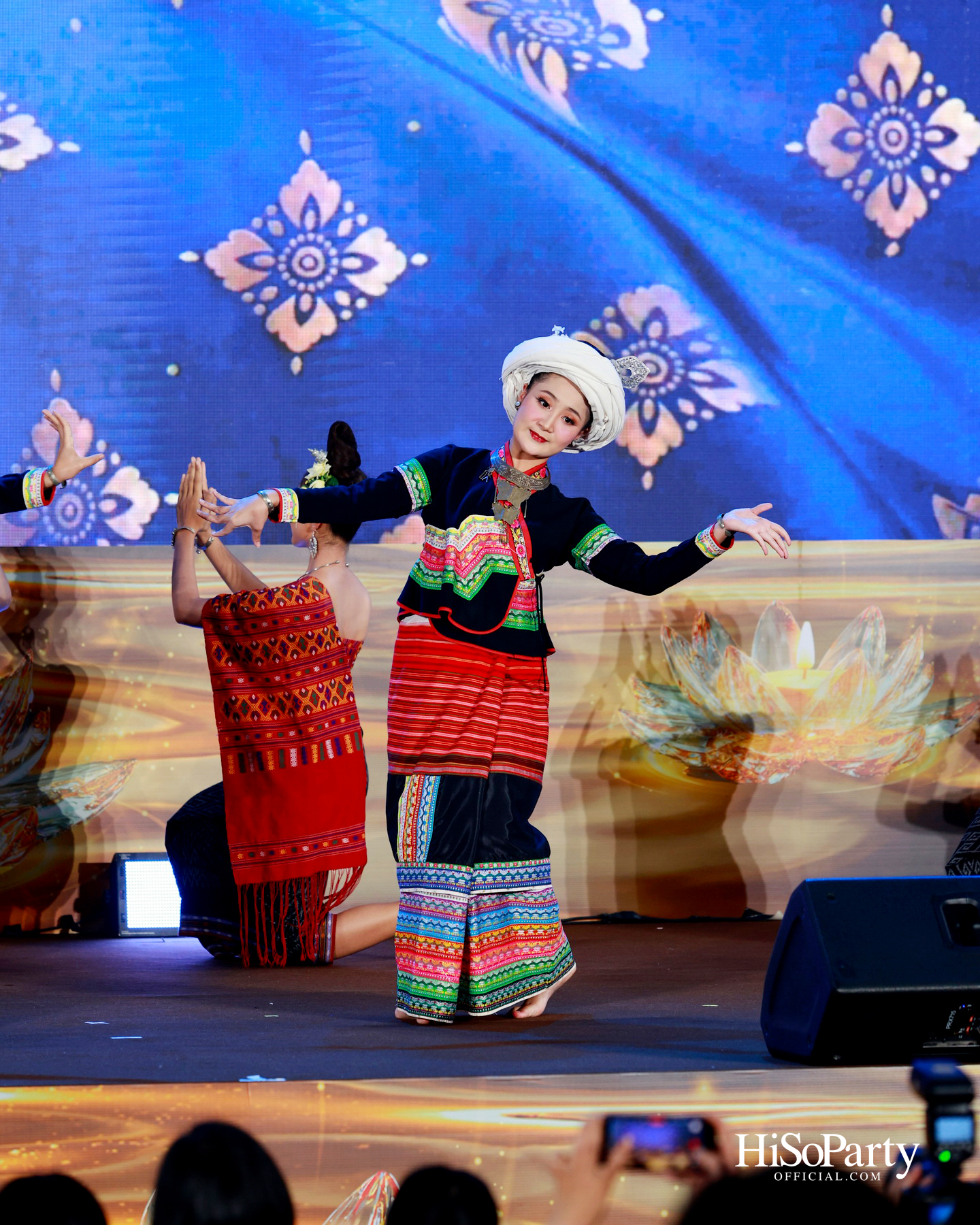 ไอคอนสยามจัดงาน ‘ICONSIAM THAICONIC LOY KRATHONG 2025’ ร้อยใจไทยรักษ์เจ้าพระยา น้อมรำลึกในพระมหากรุณาธิคุณสมเด็จพระพันปีหลวง