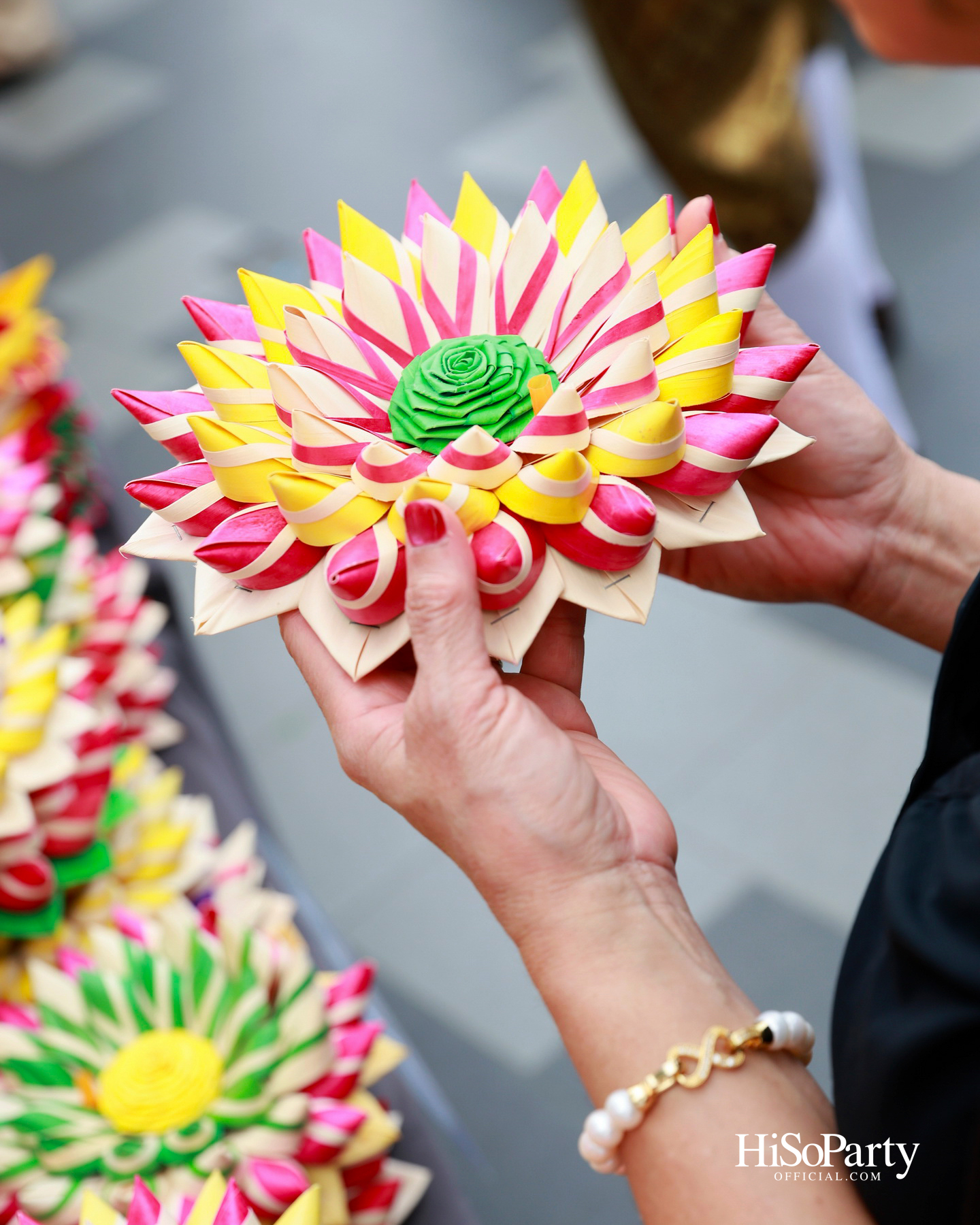 ไอคอนสยามจัดงาน ‘ICONSIAM THAICONIC LOY KRATHONG 2025’ ร้อยใจไทยรักษ์เจ้าพระยา น้อมรำลึกในพระมหากรุณาธิคุณสมเด็จพระพันปีหลวง
