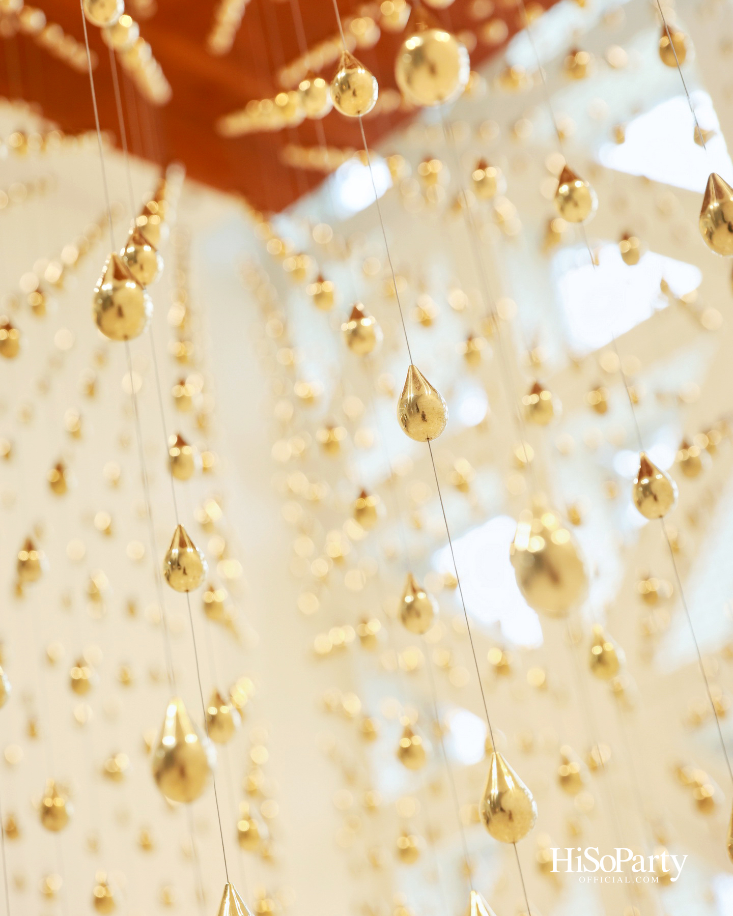 หยดทองแห่งกาลเวลา ‘Golden Teardrop (2025)’ โดย อริญชย์ รุ่งแจ้ง ณ MOCA BANGKOK