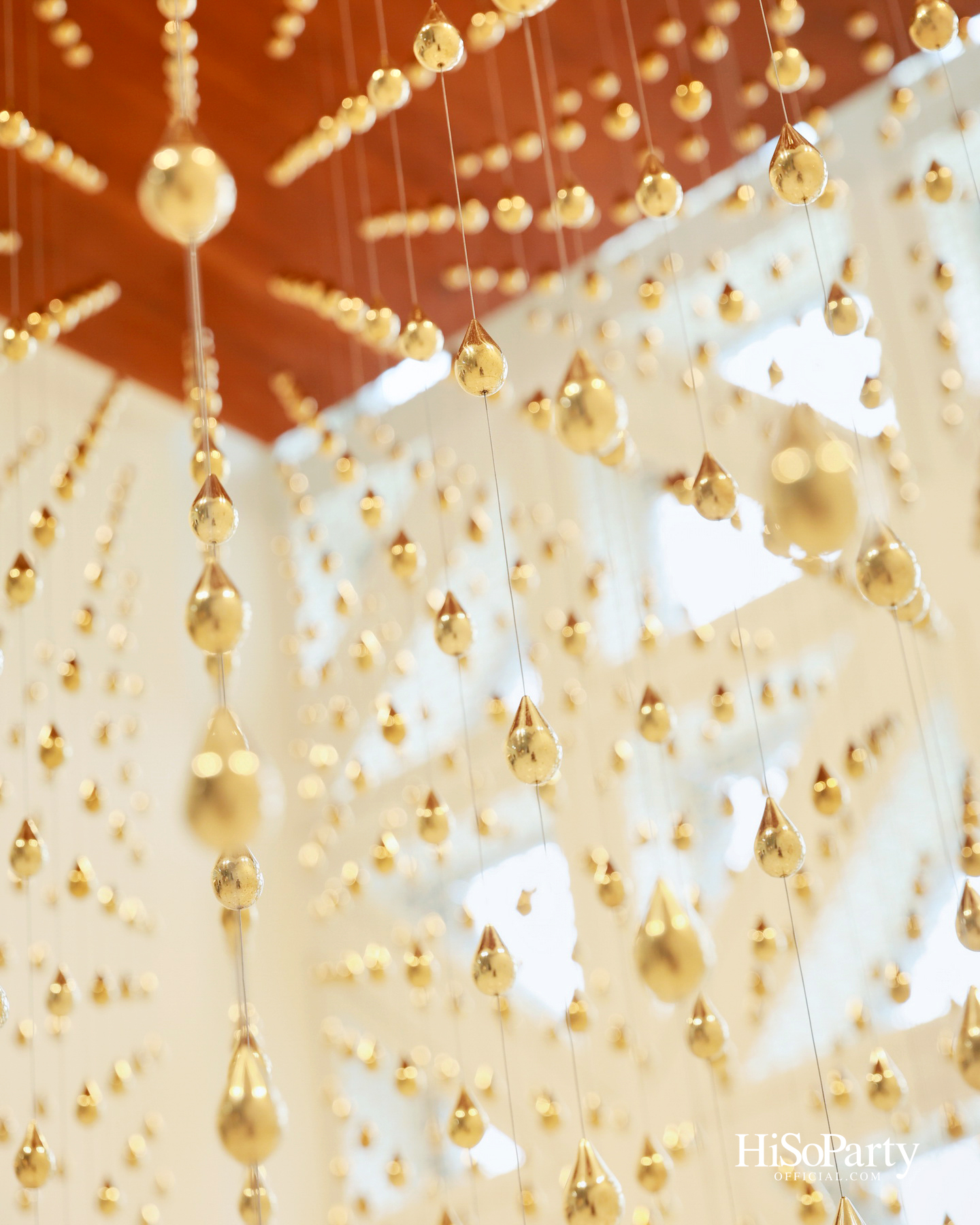 หยดทองแห่งกาลเวลา ‘Golden Teardrop (2025)’ โดย อริญชย์ รุ่งแจ้ง ณ MOCA BANGKOK