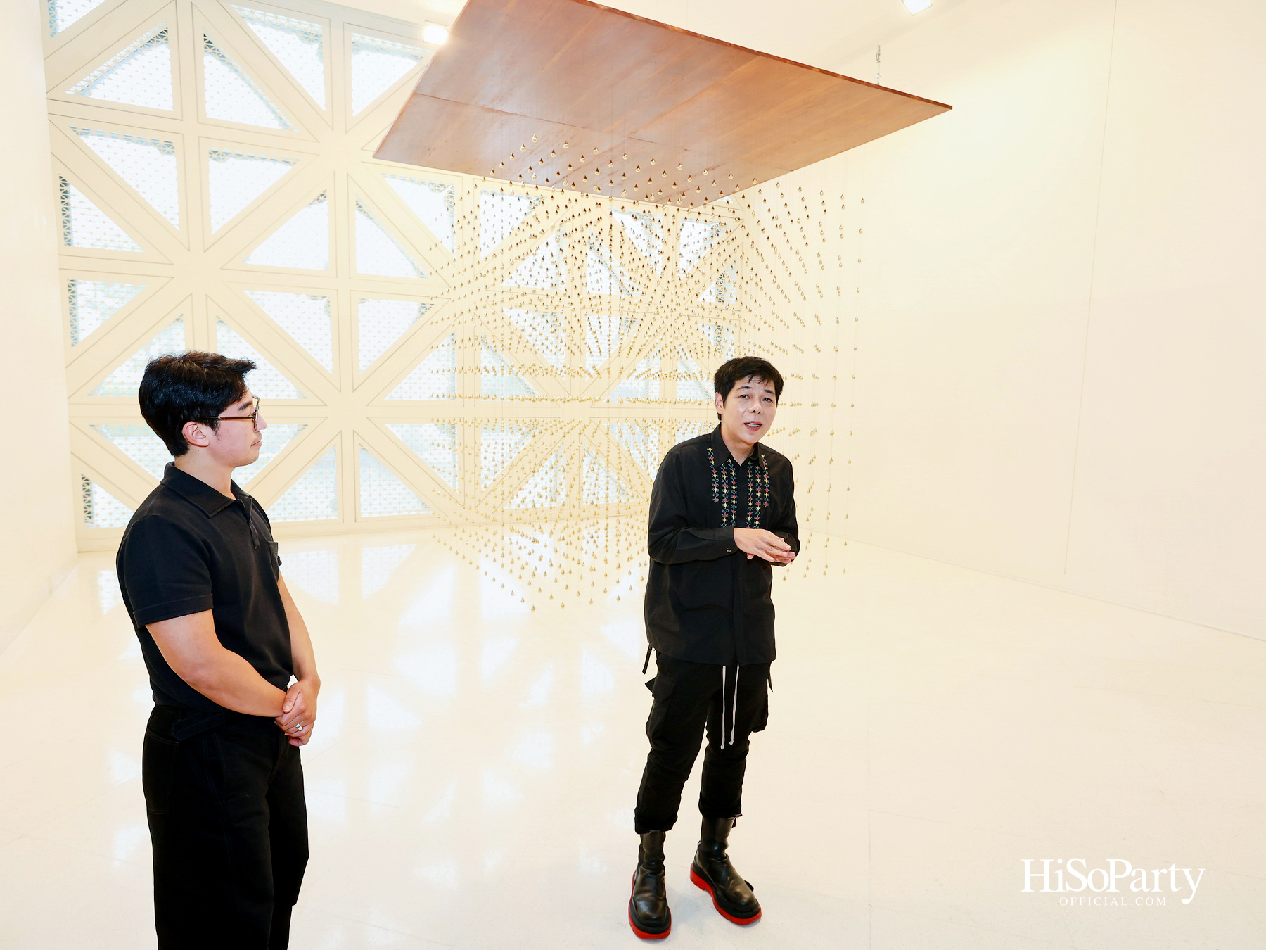 หยดทองแห่งกาลเวลา ‘Golden Teardrop (2025)’ โดย อริญชย์ รุ่งแจ้ง ณ MOCA BANGKOK