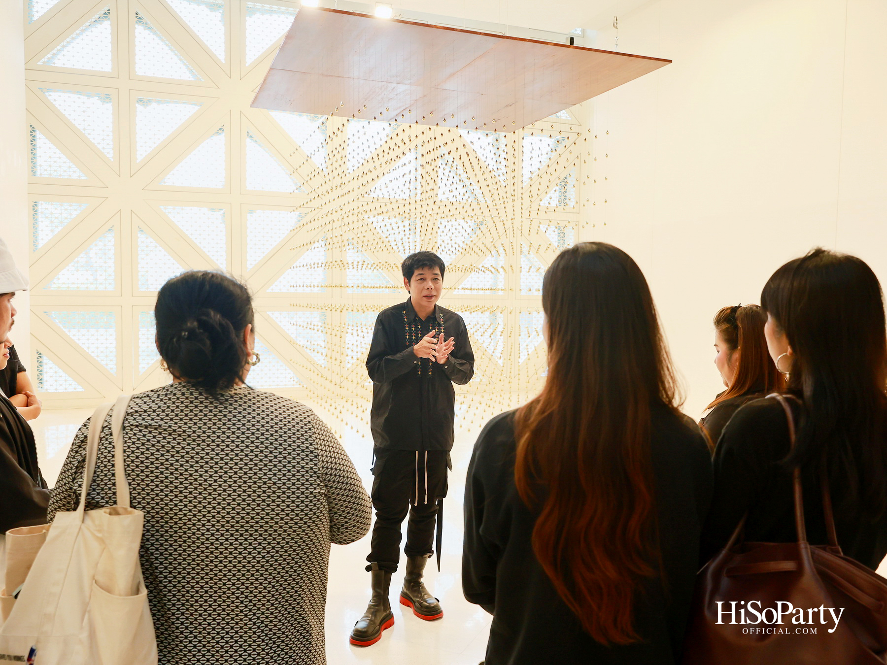 หยดทองแห่งกาลเวลา ‘Golden Teardrop (2025)’ โดย อริญชย์ รุ่งแจ้ง ณ MOCA BANGKOK