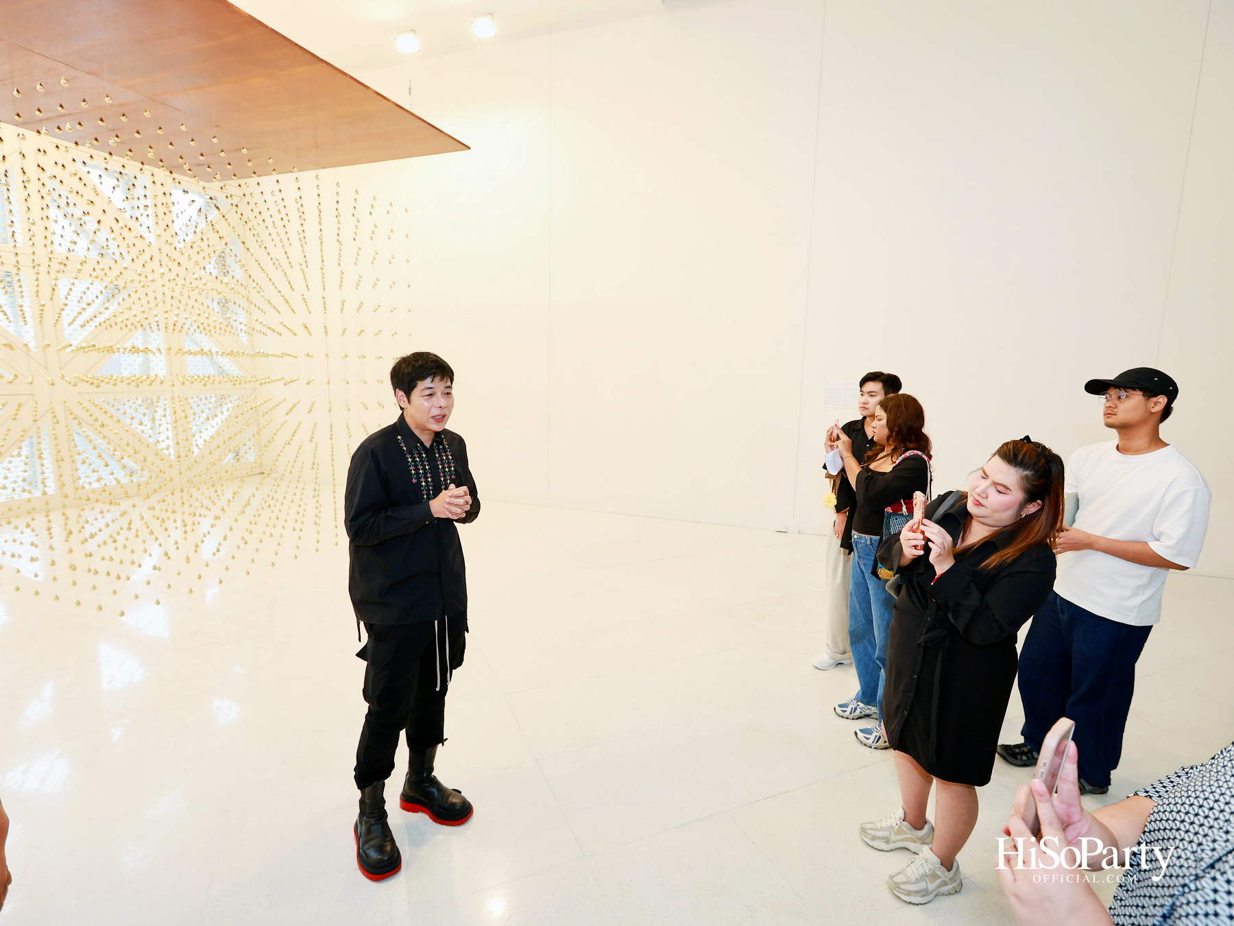 หยดทองแห่งกาลเวลา ‘Golden Teardrop (2025)’ โดย อริญชย์ รุ่งแจ้ง ณ MOCA BANGKOK