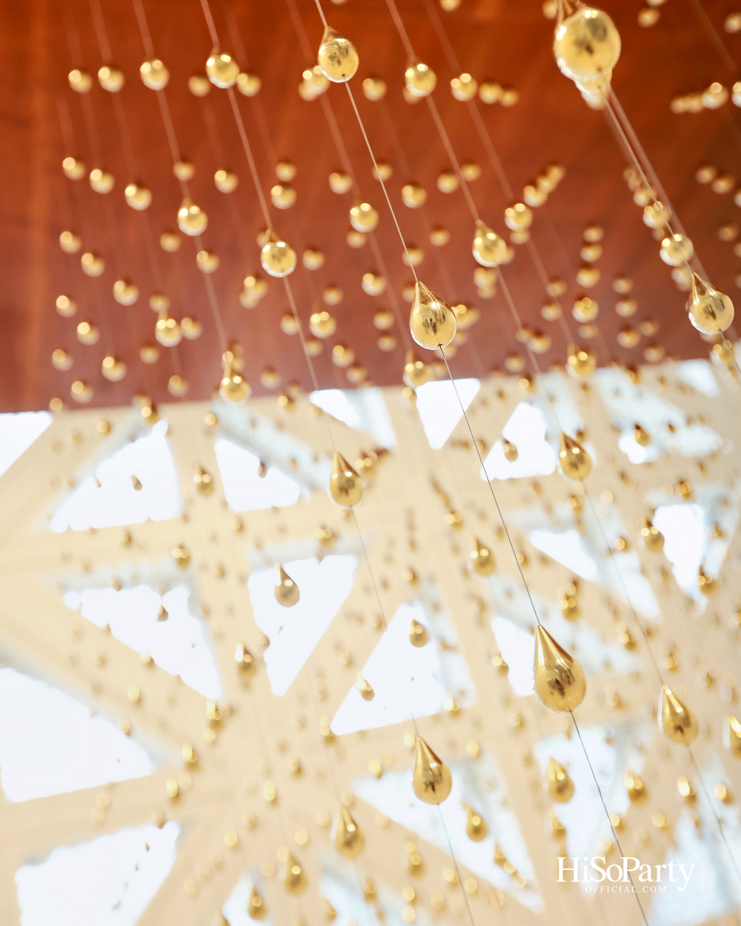 หยดทองแห่งกาลเวลา ‘Golden Teardrop (2025)’ โดย อริญชย์ รุ่งแจ้ง ณ MOCA BANGKOK