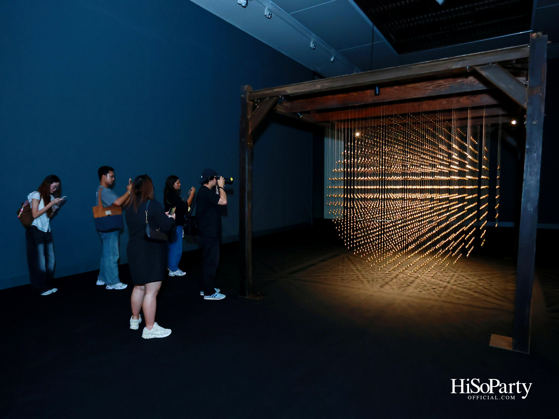 หยดทองแห่งกาลเวลา ‘Golden Teardrop (2025)’ โดย อริญชย์ รุ่งแจ้ง ณ MOCA BANGKOK