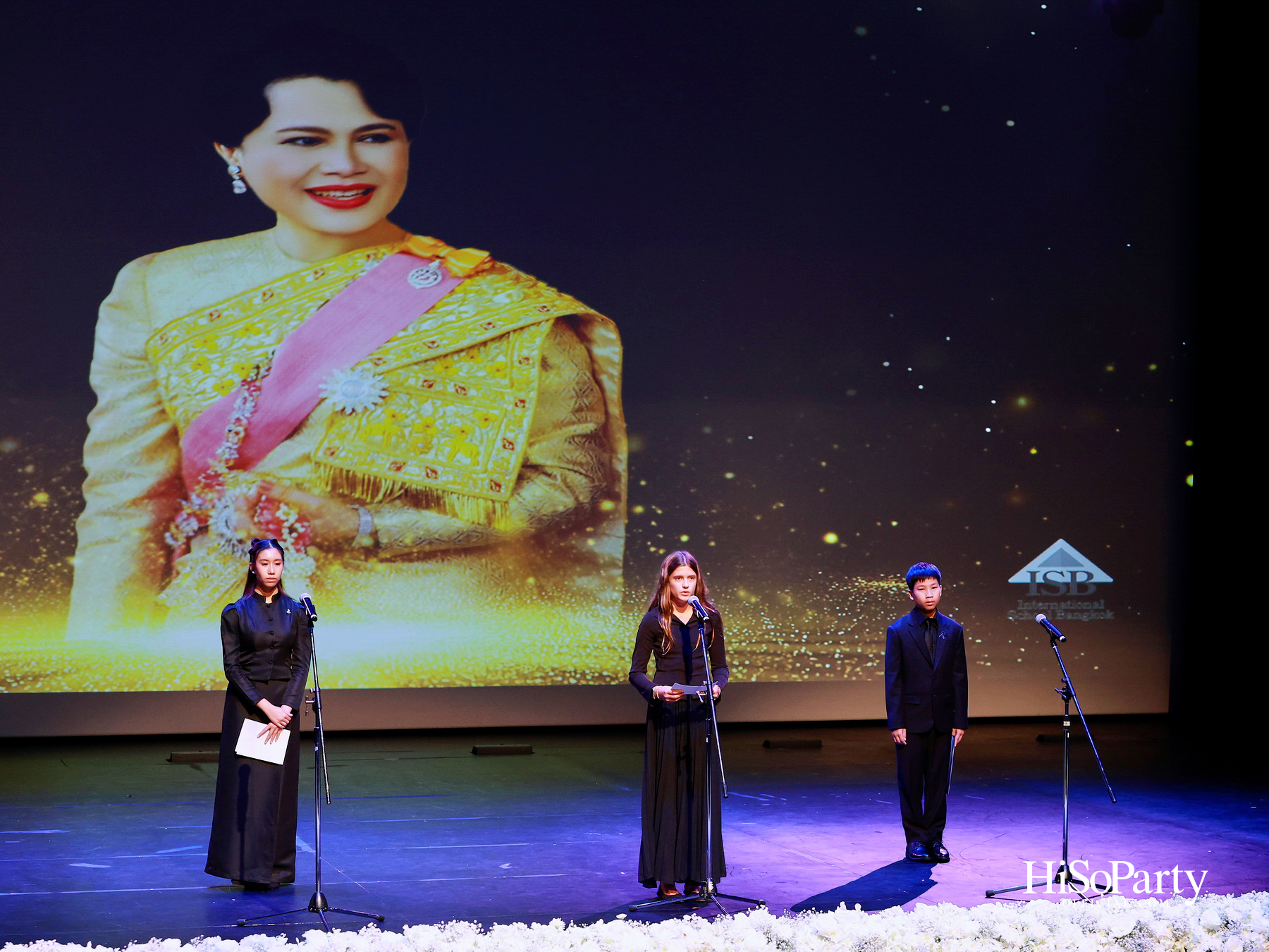 พิธีรำลึกถวายพระเกียรติ สมเด็จพระนางเจ้าสิริกิติ์ พระบรมราชินีนาถ พระบรมราชชนนีพันปีหลวง ณ โรงเรียนสถานศึกษานานาชาติ (ISB) 