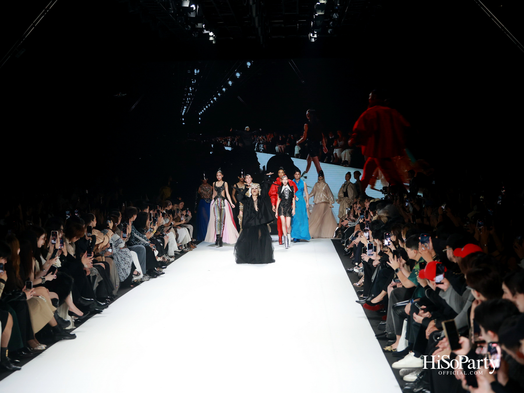 THEATRE @ELLE FASHION WEEK 2025