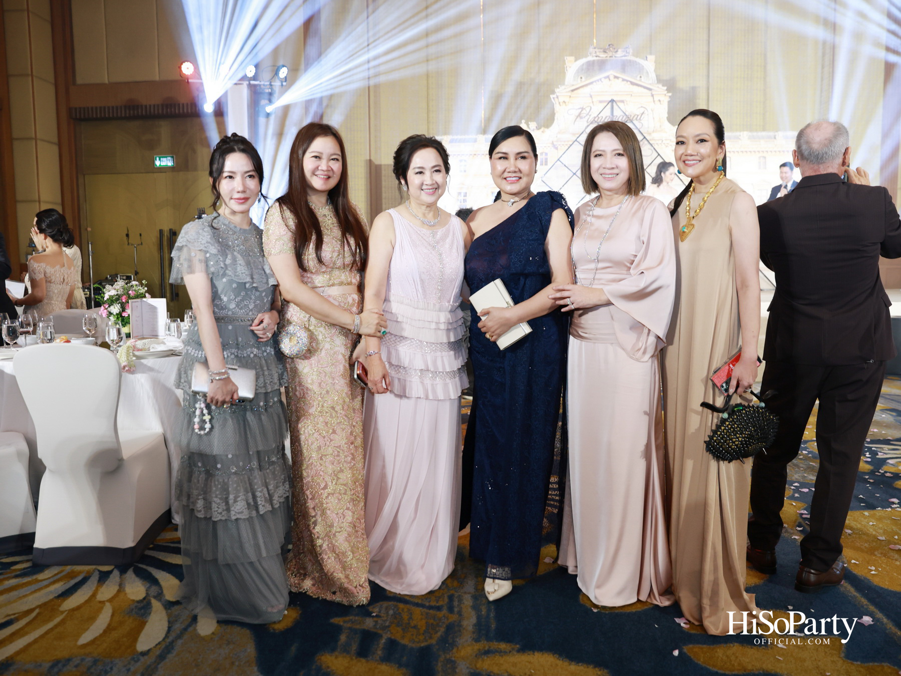 งานฉลองมงคลสมรส คุณพิมพ์ประพัทธ์ สนิทวงศ์ ณ อยุธยา - คุณทยา อุทโยภาศ ณ ดิ แอทธินี โฮเทล แบงค็อก