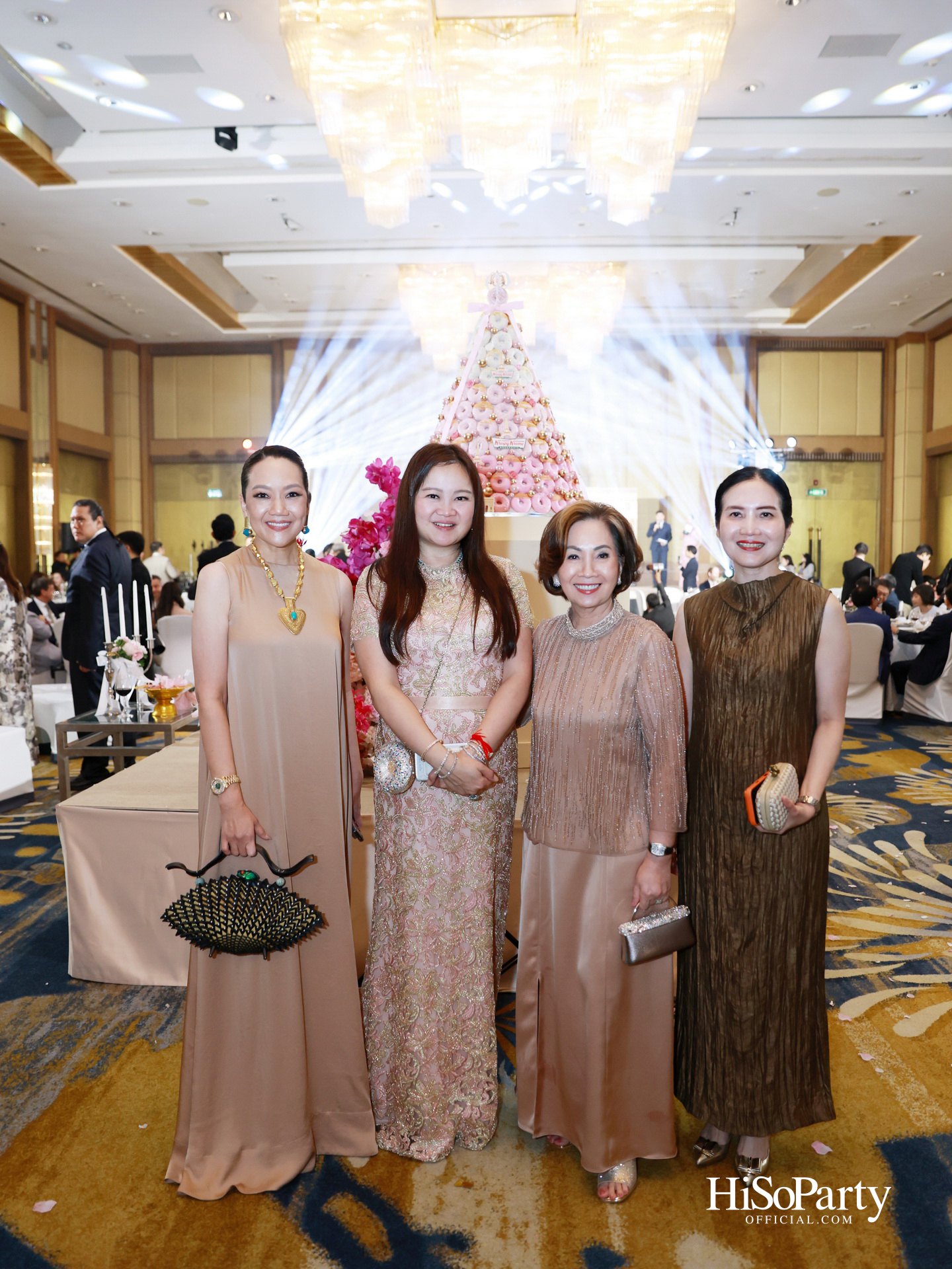 งานฉลองมงคลสมรส คุณพิมพ์ประพัทธ์ สนิทวงศ์ ณ อยุธยา - คุณทยา อุทโยภาศ ณ ดิ แอทธินี โฮเทล แบงค็อก