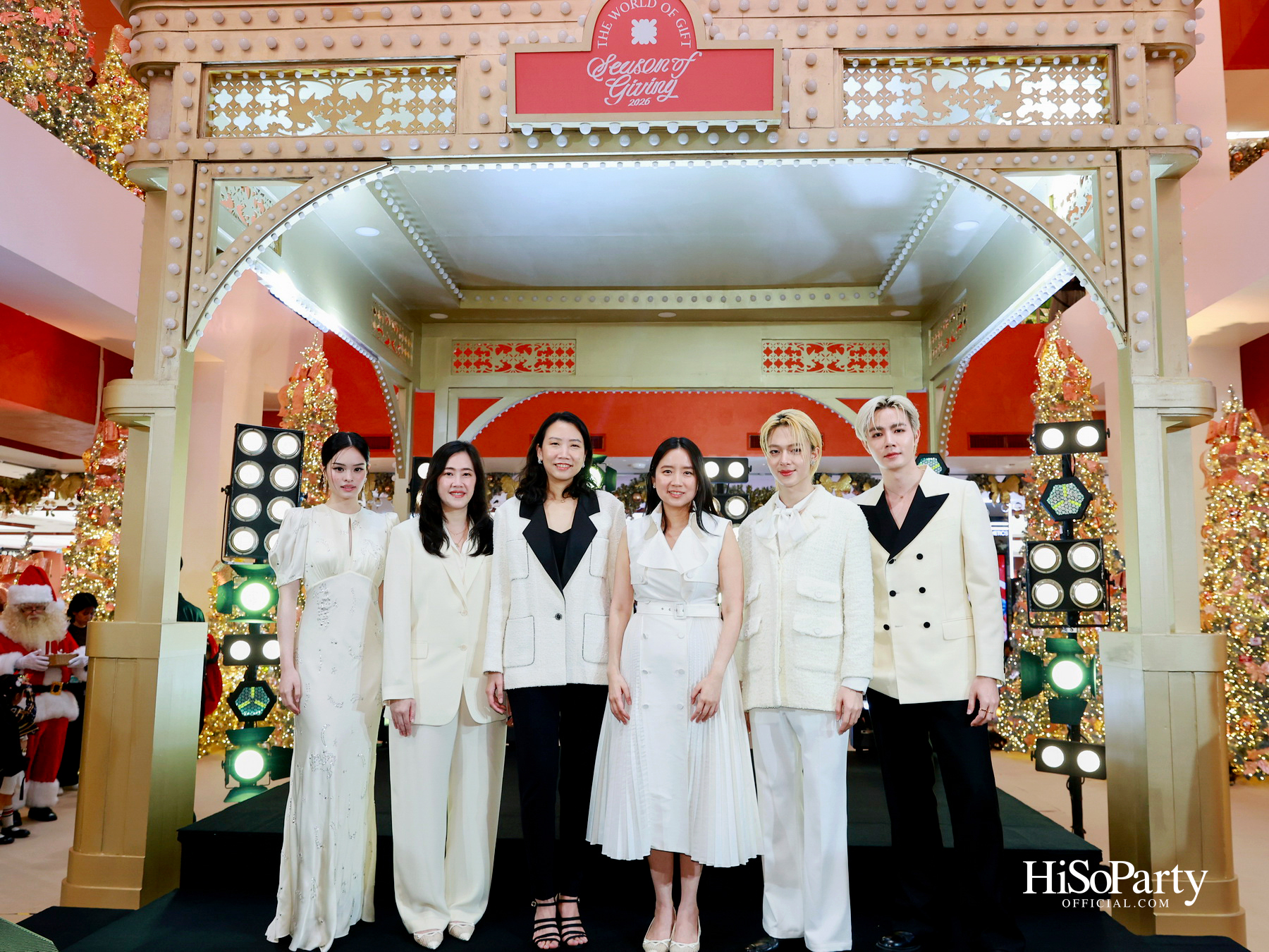 ห้างเซ็นทรัลจัดงาน ‘CHRISTMAS LIGHT UP WONDER’ เปิดไฟต้นคริสต์มาสสูงสามชั้น พร้อม ซีซี-นุนิว-แอลลี่ ร่วมงานที่เซ็นทรัลชิดลม