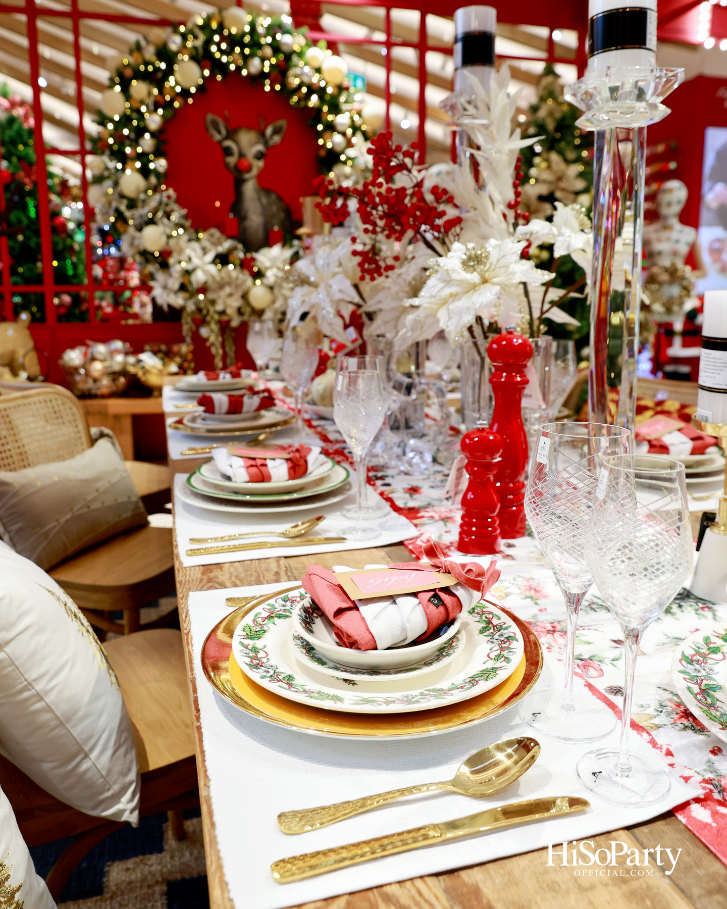 ห้างเซ็นทรัลจัดงาน ‘CHRISTMAS LIGHT UP WONDER’ เปิดไฟต้นคริสต์มาสสูงสามชั้น พร้อม ซีซี-นุนิว-แอลลี่ ร่วมงานที่เซ็นทรัลชิดลม