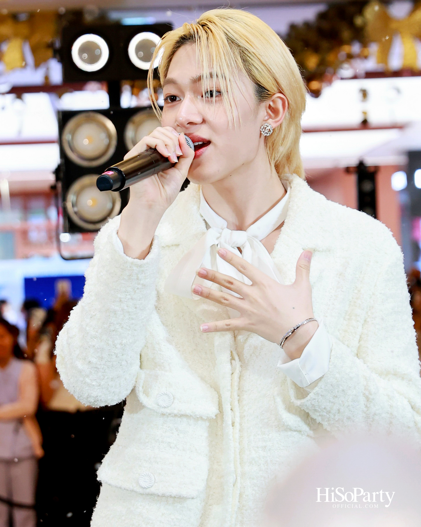 ห้างเซ็นทรัลจัดงาน ‘CHRISTMAS LIGHT UP WONDER’ เปิดไฟต้นคริสต์มาสสูงสามชั้น พร้อม ซีซี-นุนิว-แอลลี่ ร่วมงานที่เซ็นทรัลชิดลม