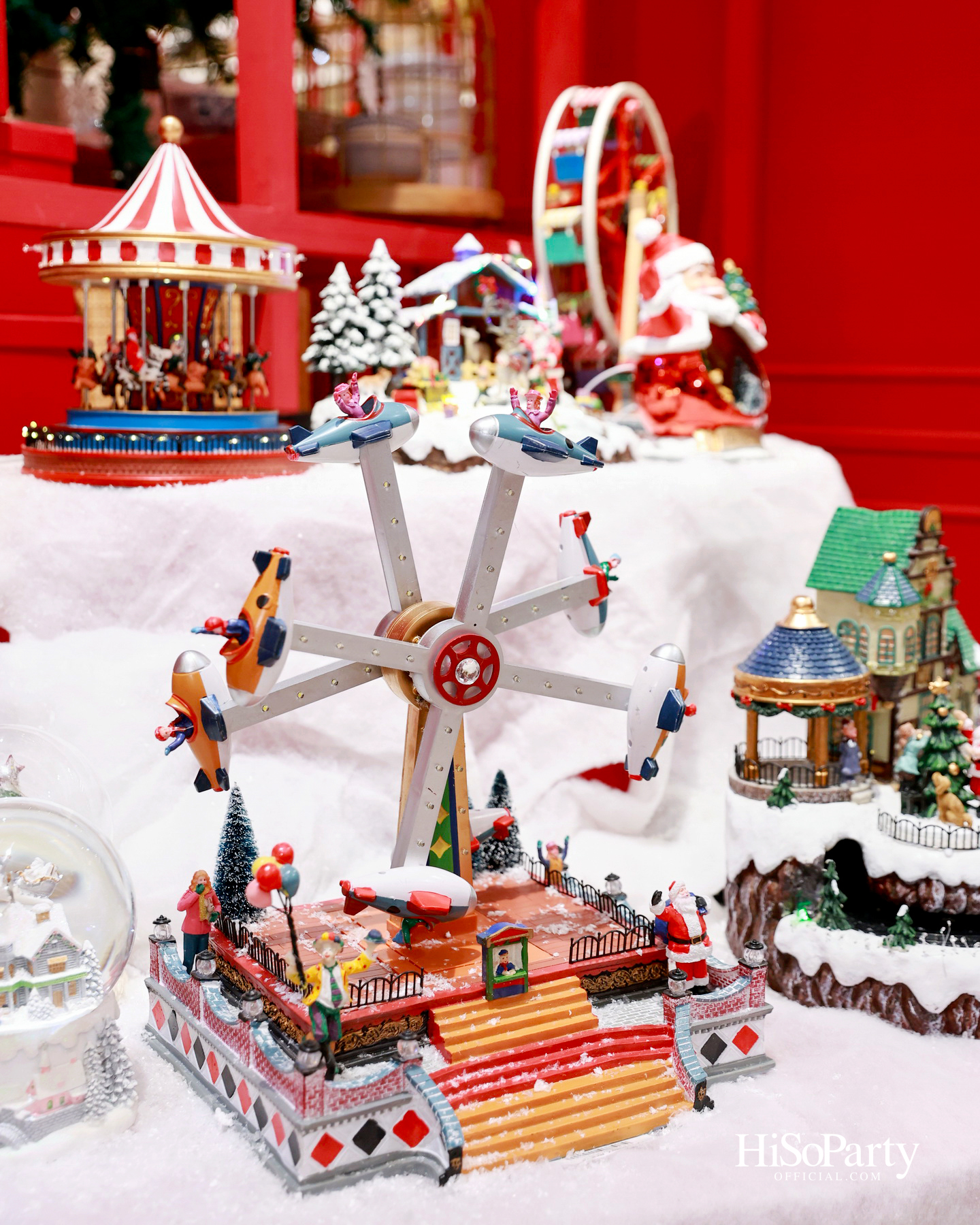 ห้างเซ็นทรัลจัดงาน ‘CHRISTMAS LIGHT UP WONDER’ เปิดไฟต้นคริสต์มาสสูงสามชั้น พร้อม ซีซี-นุนิว-แอลลี่ ร่วมงานที่เซ็นทรัลชิดลม