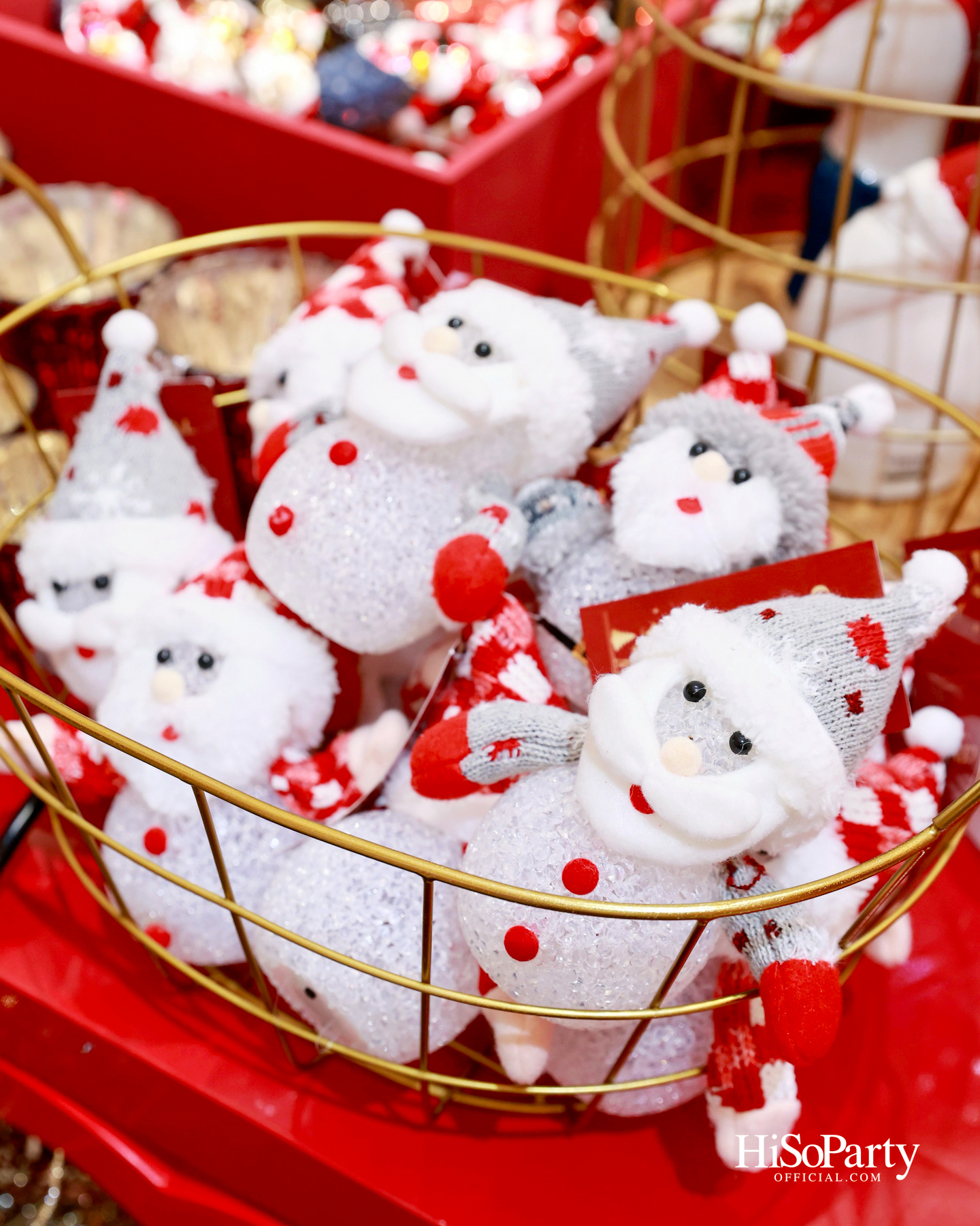 ห้างเซ็นทรัลจัดงาน ‘CHRISTMAS LIGHT UP WONDER’ เปิดไฟต้นคริสต์มาสสูงสามชั้น พร้อม ซีซี-นุนิว-แอลลี่ ร่วมงานที่เซ็นทรัลชิดลม