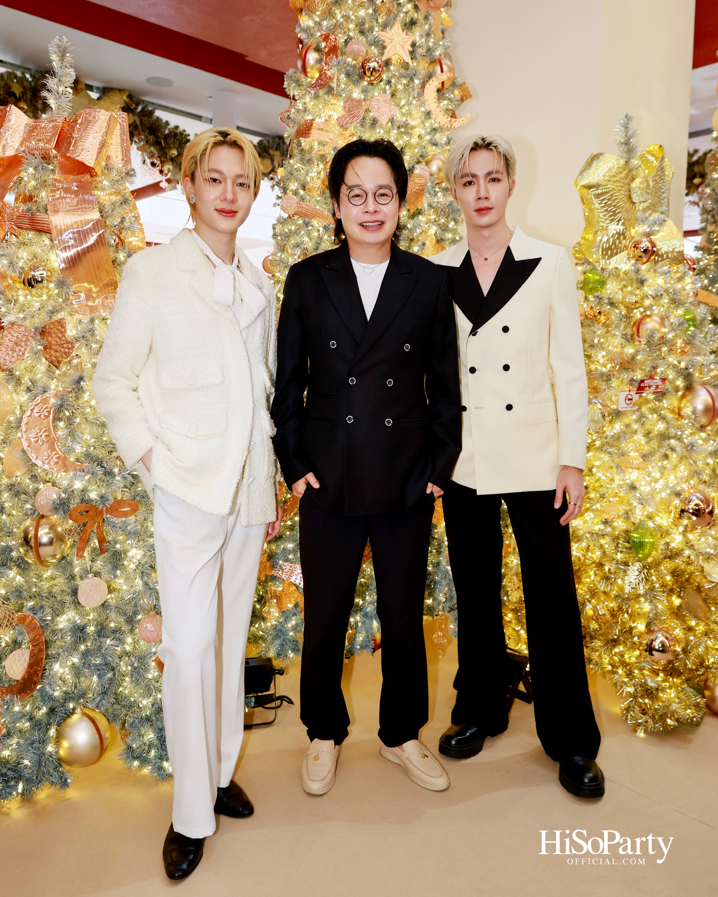 ห้างเซ็นทรัลจัดงาน ‘CHRISTMAS LIGHT UP WONDER’ เปิดไฟต้นคริสต์มาสสูงสามชั้น พร้อม ซีซี-นุนิว-แอลลี่ ร่วมงานที่เซ็นทรัลชิดลม