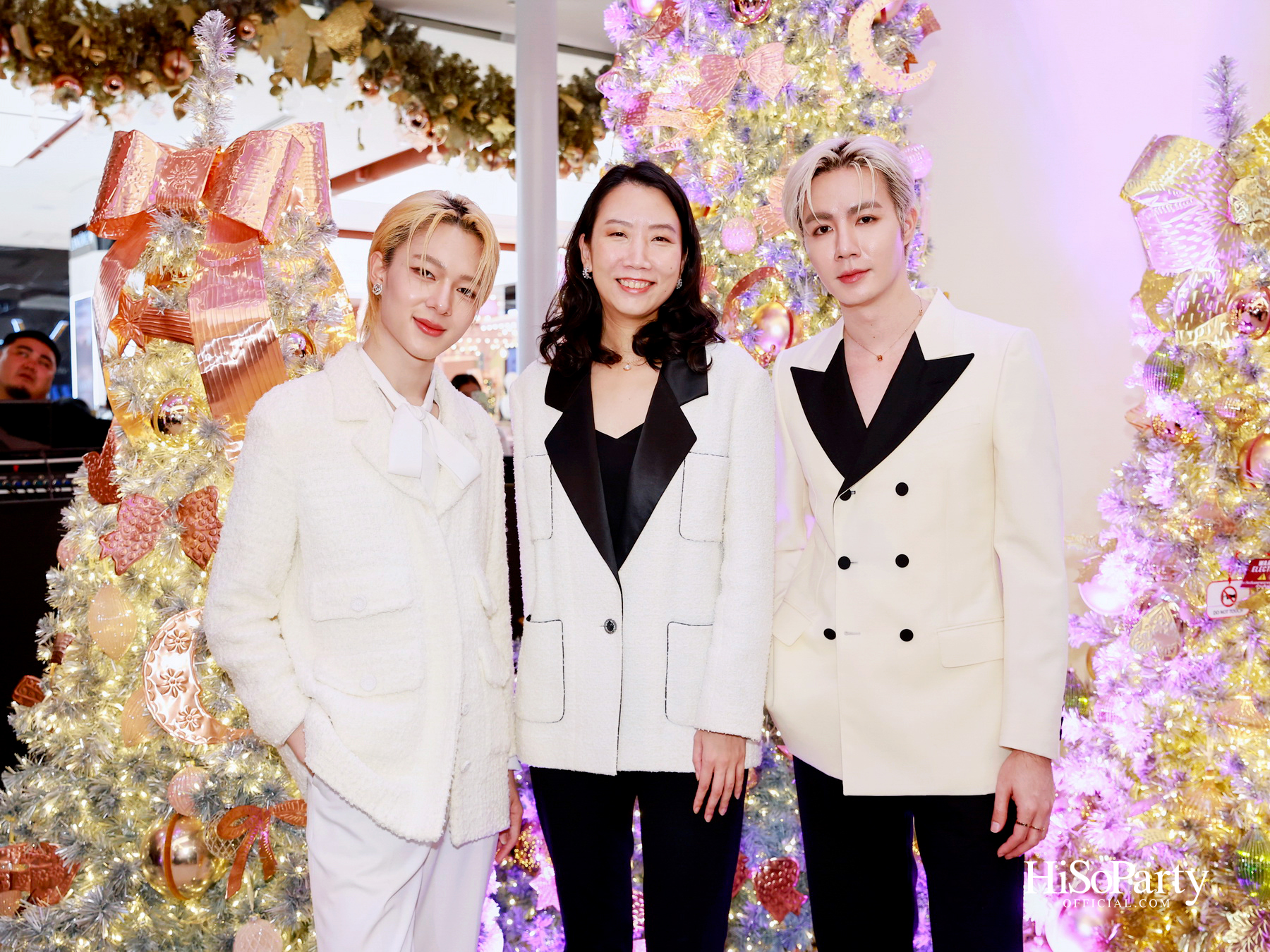 ห้างเซ็นทรัลจัดงาน ‘CHRISTMAS LIGHT UP WONDER’ เปิดไฟต้นคริสต์มาสสูงสามชั้น พร้อม ซีซี-นุนิว-แอลลี่ ร่วมงานที่เซ็นทรัลชิดลม