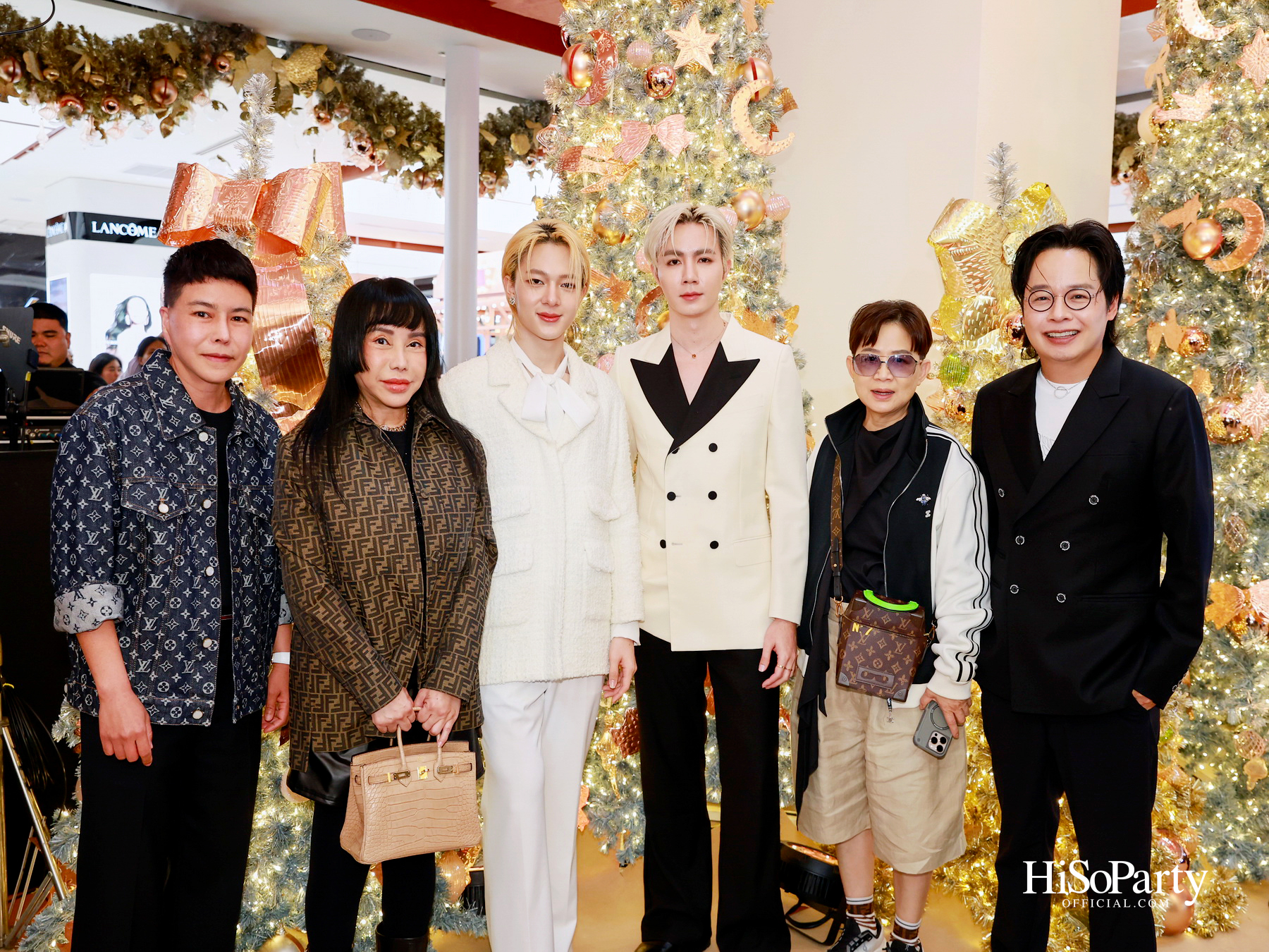 ห้างเซ็นทรัลจัดงาน ‘CHRISTMAS LIGHT UP WONDER’ เปิดไฟต้นคริสต์มาสสูงสามชั้น พร้อม ซีซี-นุนิว-แอลลี่ ร่วมงานที่เซ็นทรัลชิดลม