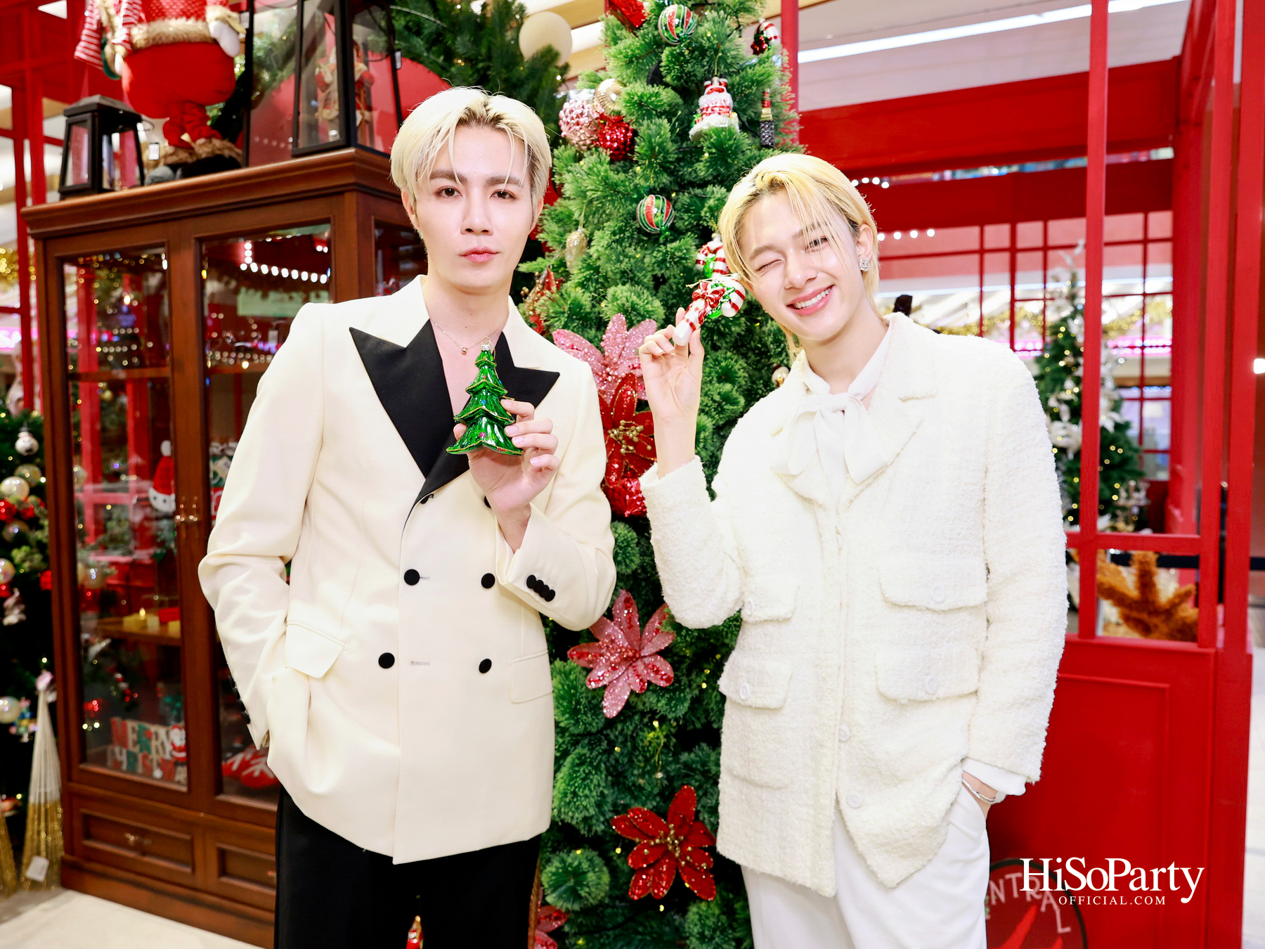 ห้างเซ็นทรัลจัดงาน ‘CHRISTMAS LIGHT UP WONDER’ เปิดไฟต้นคริสต์มาสสูงสามชั้น พร้อม ซีซี-นุนิว-แอลลี่ ร่วมงานที่เซ็นทรัลชิดลม