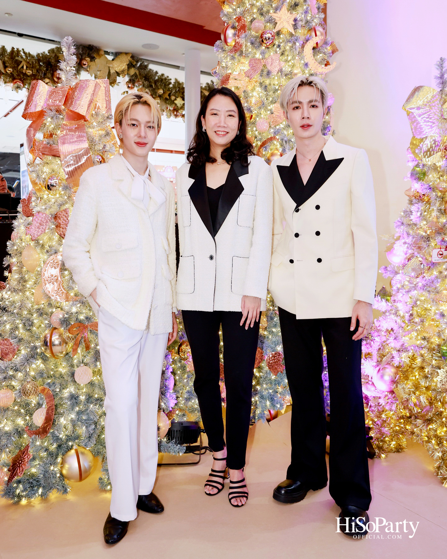 ห้างเซ็นทรัลจัดงาน ‘CHRISTMAS LIGHT UP WONDER’ เปิดไฟต้นคริสต์มาสสูงสามชั้น พร้อม ซีซี-นุนิว-แอลลี่ ร่วมงานที่เซ็นทรัลชิดลม