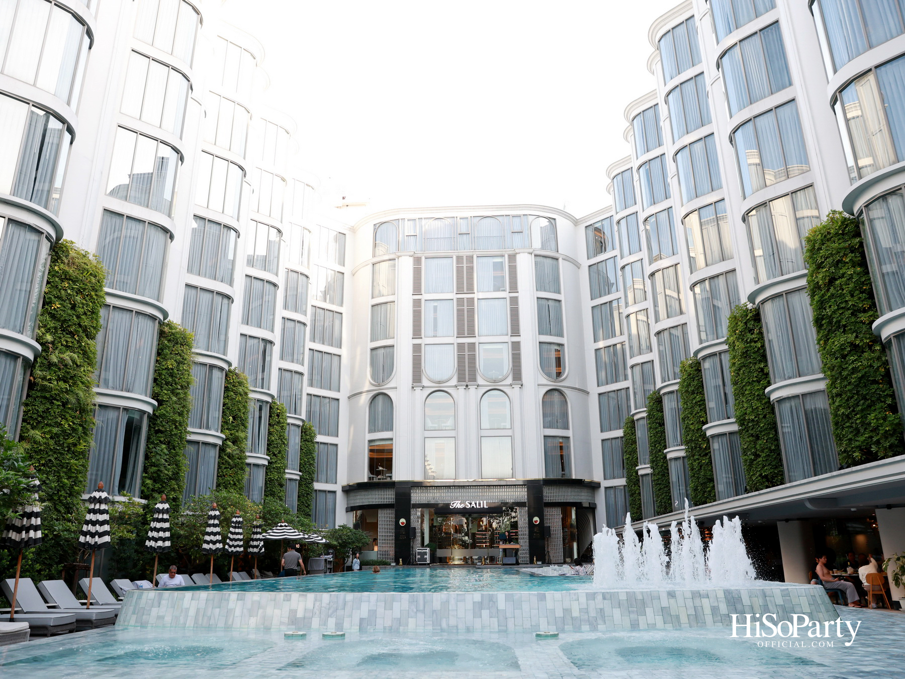 เดอะ สลิล ริเวอร์ไซด์ – กรุงเทพฯ เปิดไฟประติมากรรม ‘Angel of Dreams’ ต้อนรับเทศกาลคริสต์มาส 2025