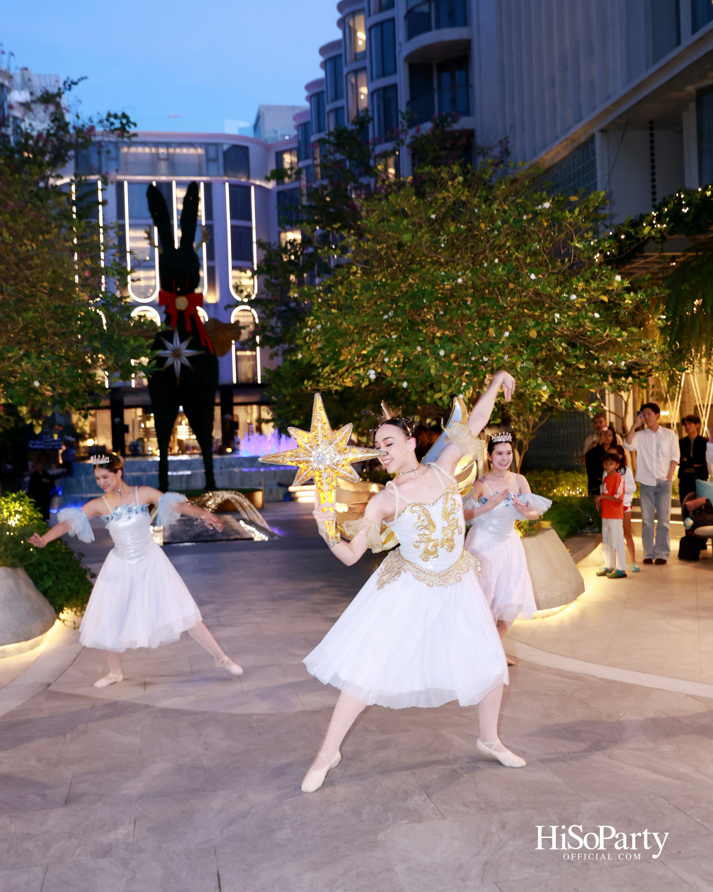 เดอะ สลิล ริเวอร์ไซด์ – กรุงเทพฯ เปิดไฟประติมากรรม ‘Angel of Dreams’ ต้อนรับเทศกาลคริสต์มาส 2025