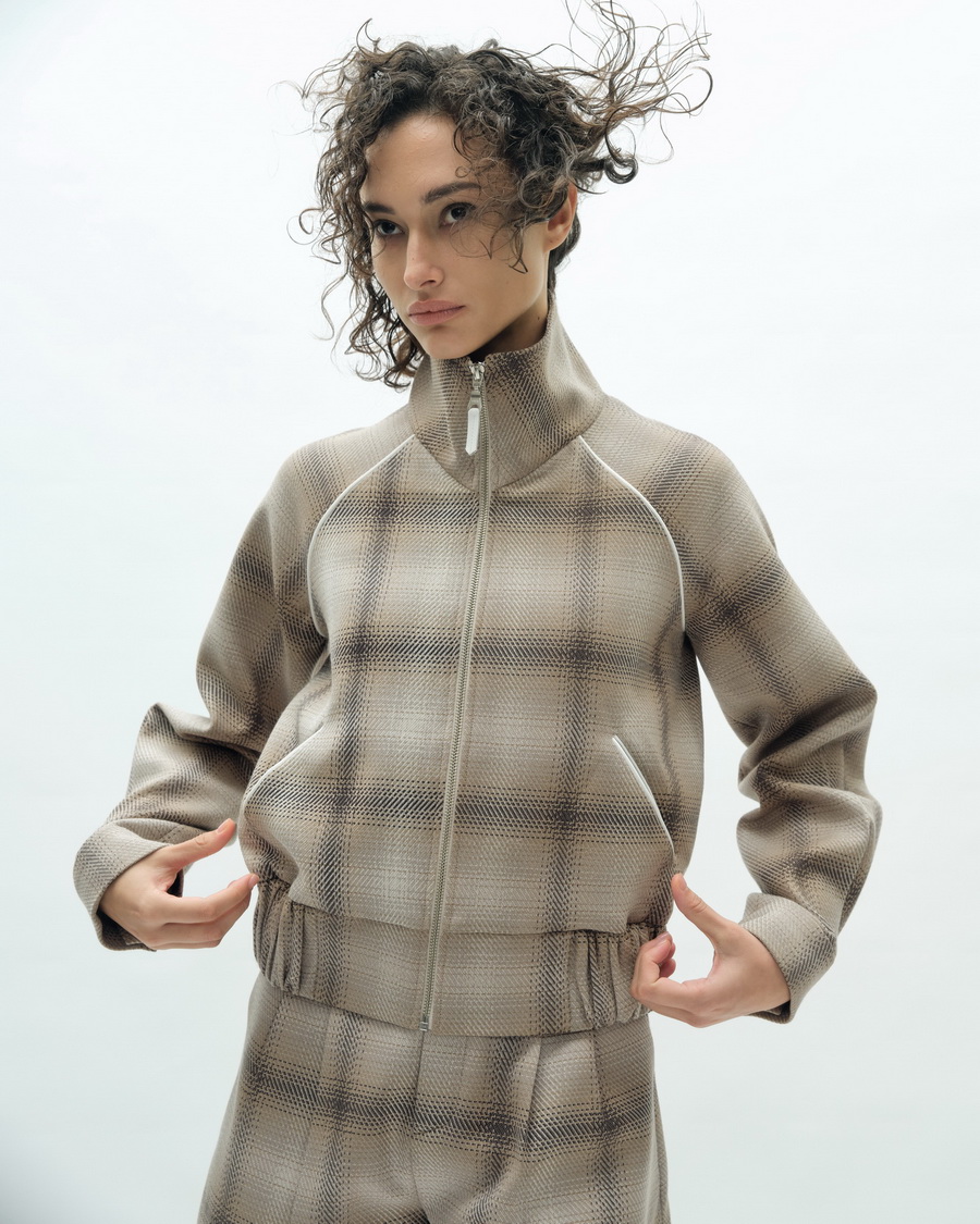 VICKTEERUT CRUISE 2026 ‘Black Blurry’ ถ่ายทอดความอ่อนโยนบนความเฉียบคมแห่งงานเทเลอริ่ง