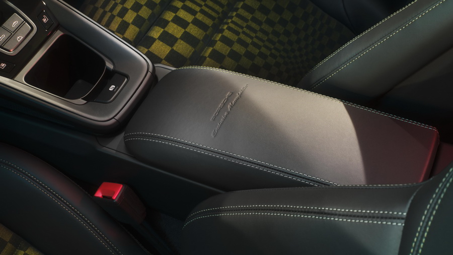 Porsche 911 Spirit 70 คัมแบ็กเสน่ห์เรโทรยุค 70 พร้อมสมรรถนะไฮบริดแรงสุดในตระกูล Heritage Design 