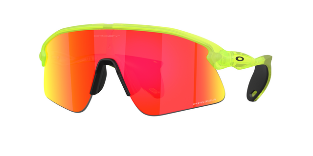 OAKLEY เปิดตัวเทคโนโลยี ‘OAKLEY HYPERGRIP™’ ยกระดับการยึดเกาะสู่มาตรฐานใหม่ในคอลเลกชัน Stunt