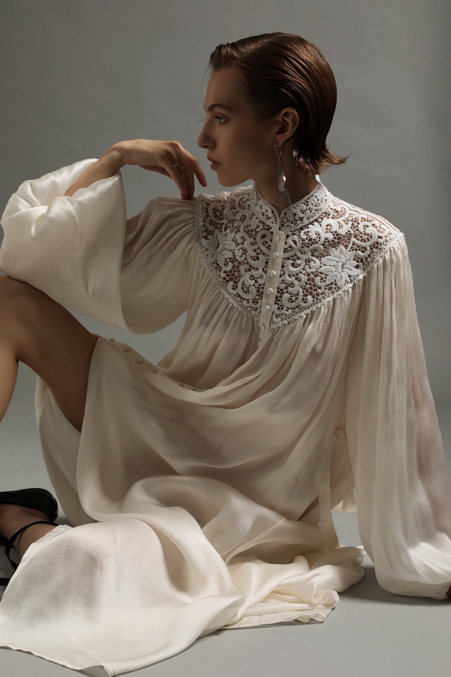 Jim Thompson by LISA VON TANG ผลงานคอลแลบที่น่าจับตา เมื่อตำนานผ้าไทยโลดแล่นบนแฟชั่นรีสอร์ตแวร์ร่วมสมัย