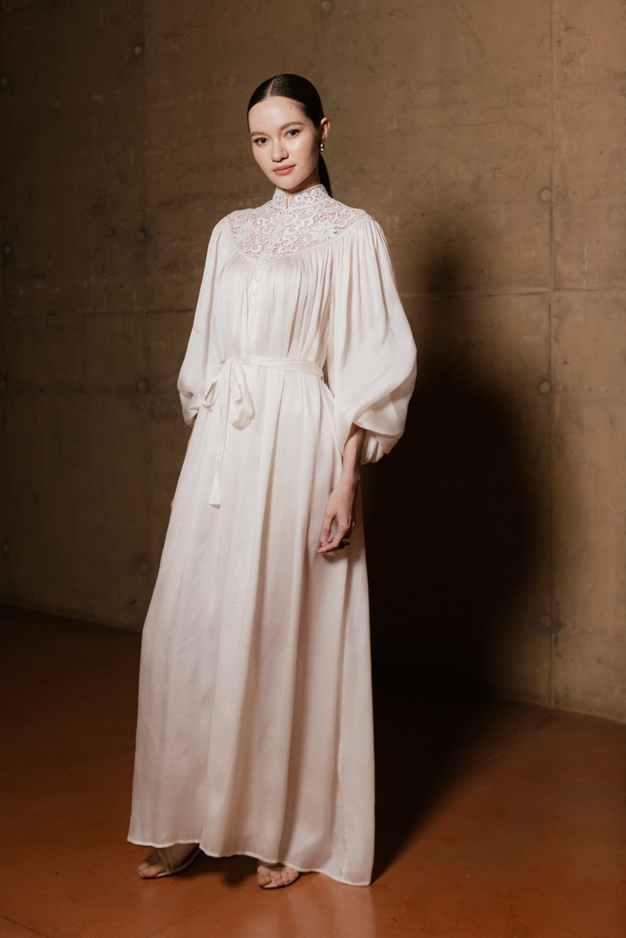 Jim Thompson by LISA VON TANG ผลงานคอลแลบที่น่าจับตา เมื่อตำนานผ้าไทยโลดแล่นบนแฟชั่นรีสอร์ตแวร์ร่วมสมัย