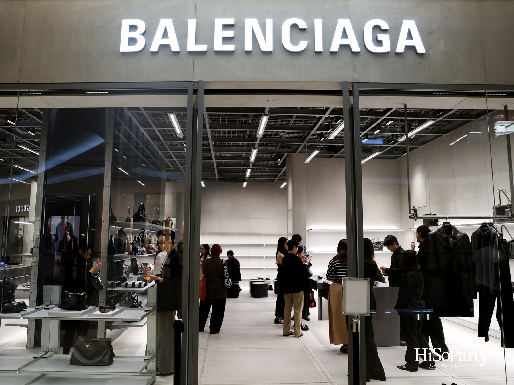 Balenciaga เปิดตัวคอลเลกชันน้ำหอมครั้งแรกในไทย พร้อมเผยแคปซูลคอลเลกชันร่วมกับ NBA