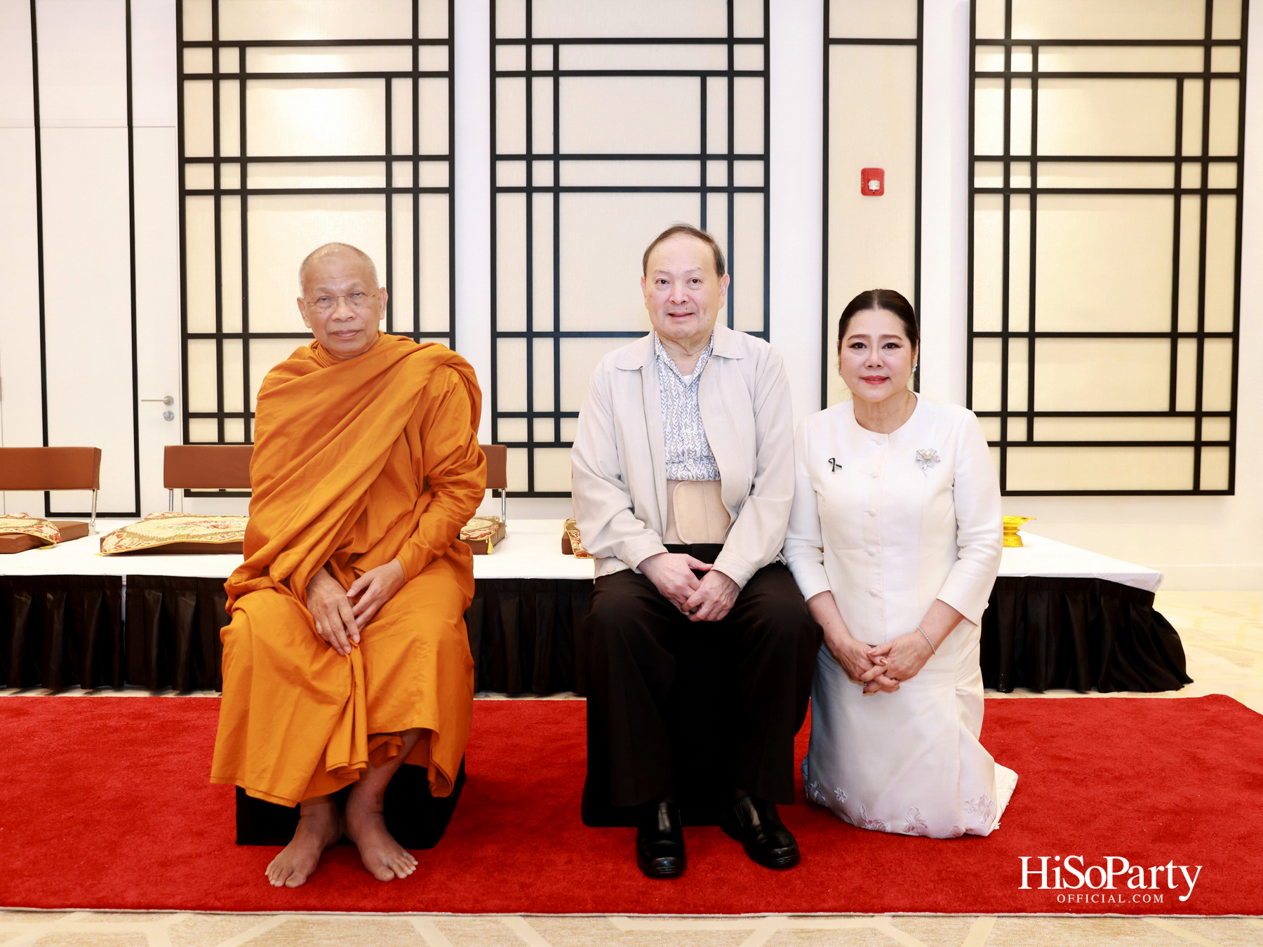 ดร.ลาลีวรรณ กาญจนจารี จัดพิธีทำบุญถวายภัตตาหารเพล เนื่องในโอกาสวันคล้ายวันเกิด ครบ 72 ปี