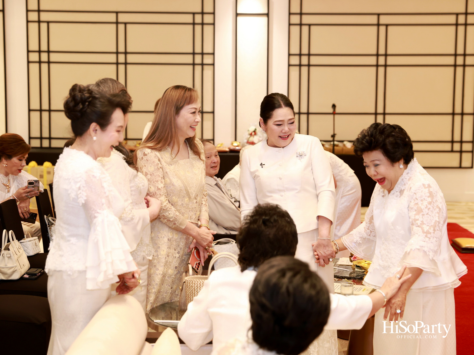 ดร.ลาลีวรรณ กาญจนจารี จัดพิธีทำบุญถวายภัตตาหารเพล เนื่องในโอกาสวันคล้ายวันเกิด ครบ 72 ปี