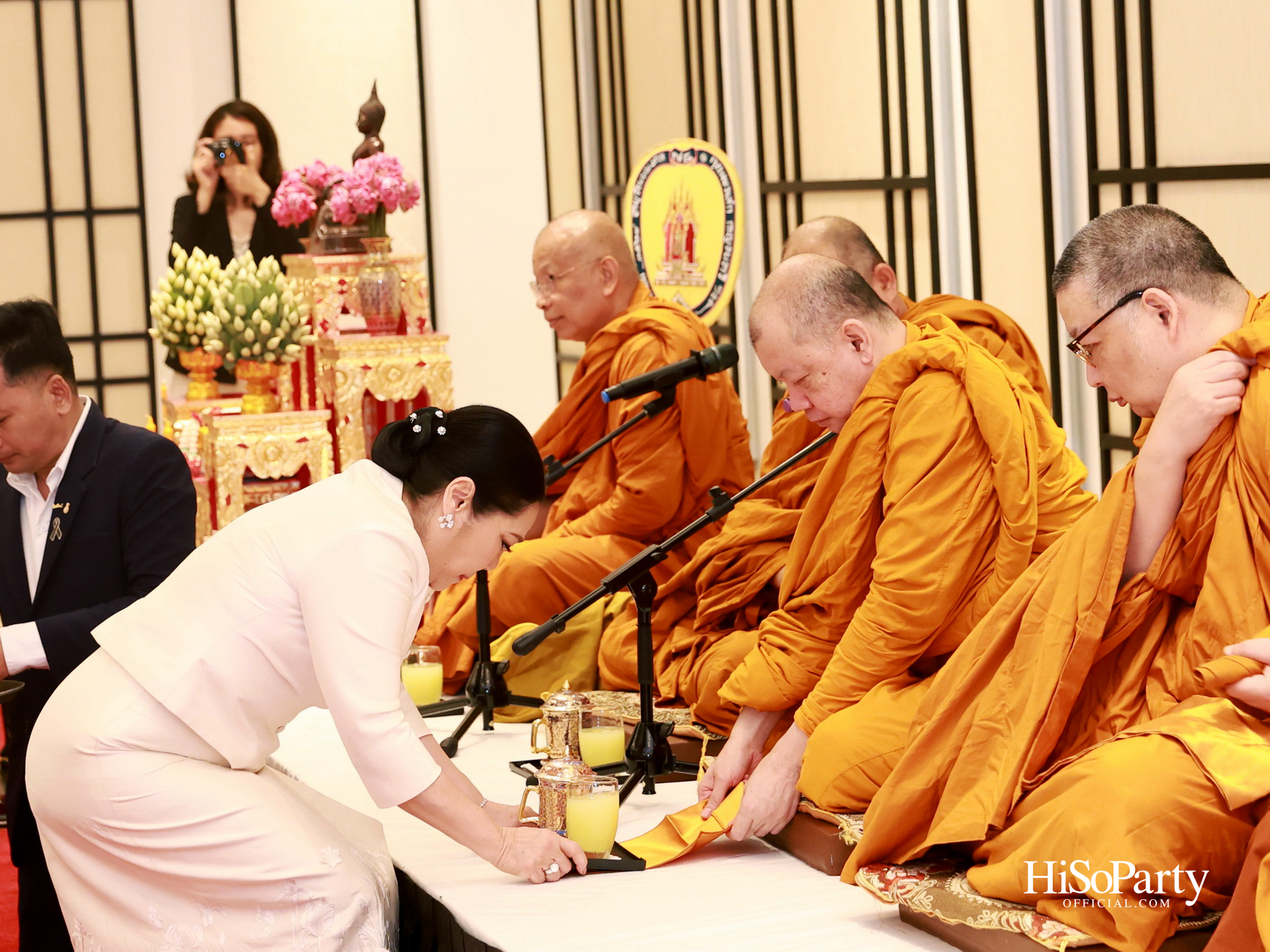 ดร.ลาลีวรรณ กาญจนจารี จัดพิธีทำบุญถวายภัตตาหารเพล เนื่องในโอกาสวันคล้ายวันเกิด ครบ 72 ปี