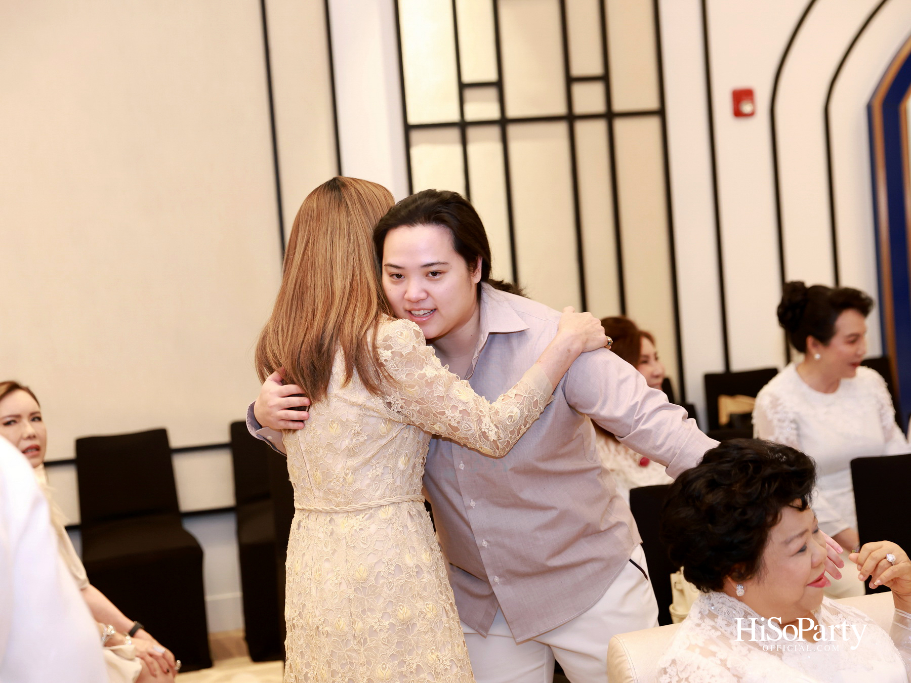 ดร.ลาลีวรรณ กาญจนจารี จัดพิธีทำบุญถวายภัตตาหารเพล เนื่องในโอกาสวันคล้ายวันเกิด ครบ 72 ปี