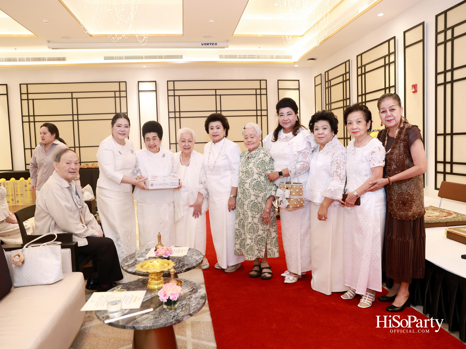 ดร.ลาลีวรรณ กาญจนจารี จัดพิธีทำบุญถวายภัตตาหารเพล เนื่องในโอกาสวันคล้ายวันเกิด ครบ 72 ปี