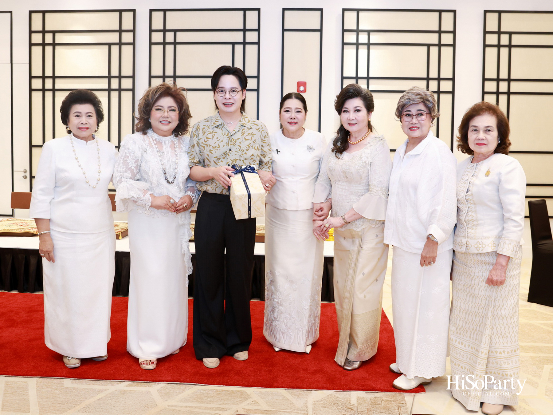 ดร.ลาลีวรรณ กาญจนจารี จัดพิธีทำบุญถวายภัตตาหารเพล เนื่องในโอกาสวันคล้ายวันเกิด ครบ 72 ปี