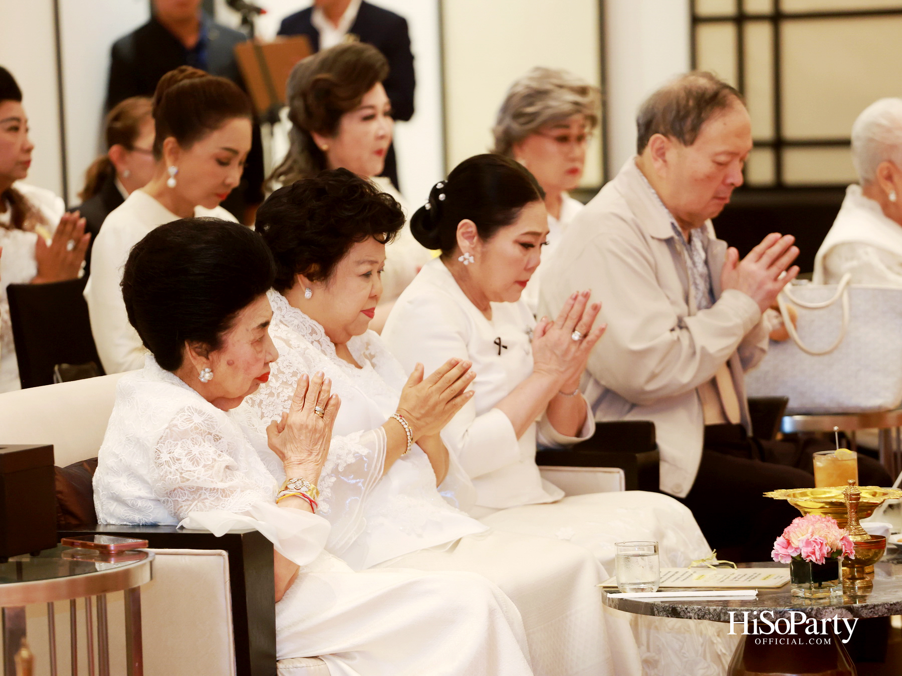 ดร.ลาลีวรรณ กาญจนจารี จัดพิธีทำบุญถวายภัตตาหารเพล เนื่องในโอกาสวันคล้ายวันเกิด ครบ 72 ปี