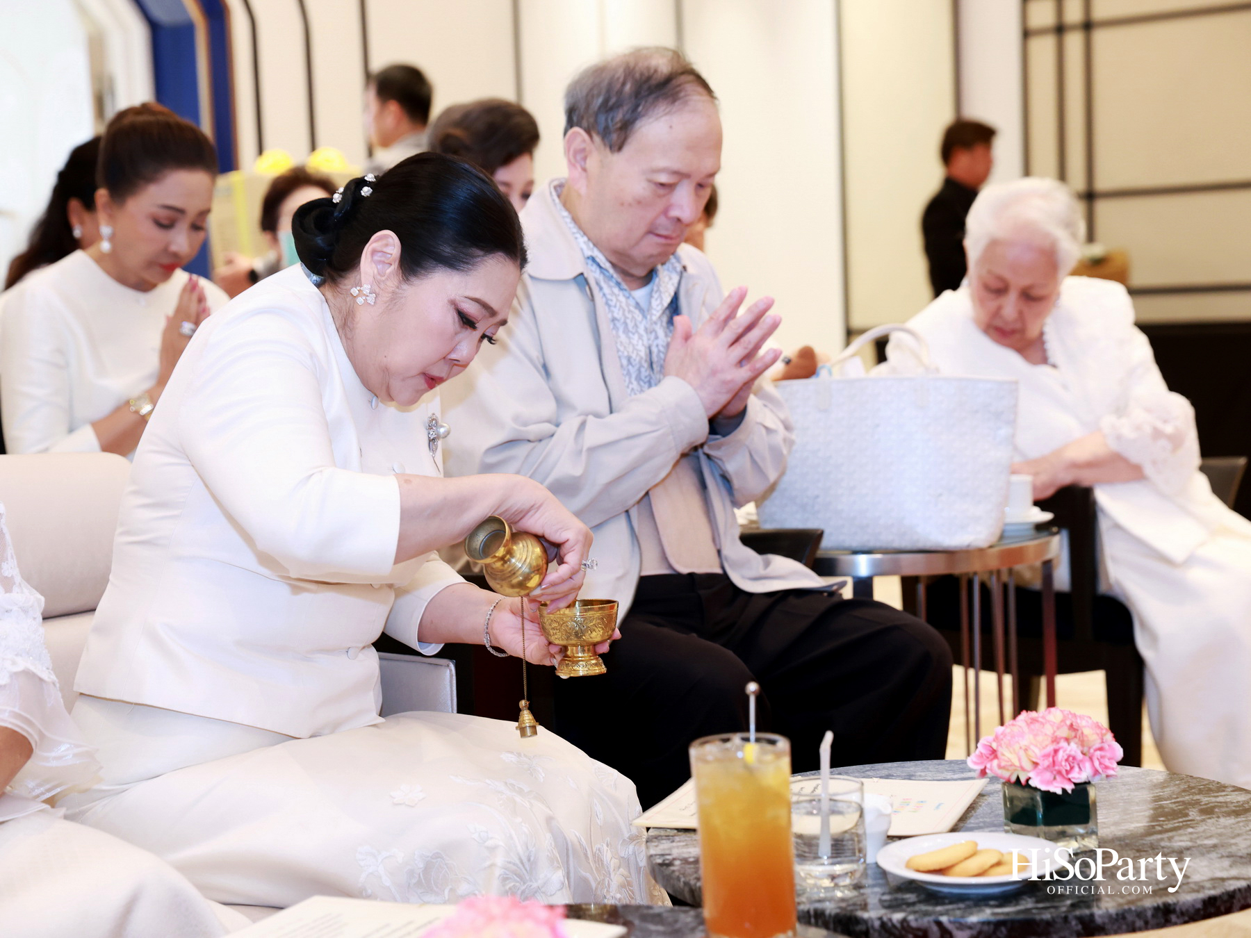 ดร.ลาลีวรรณ กาญจนจารี จัดพิธีทำบุญถวายภัตตาหารเพล เนื่องในโอกาสวันคล้ายวันเกิด ครบ 72 ปี